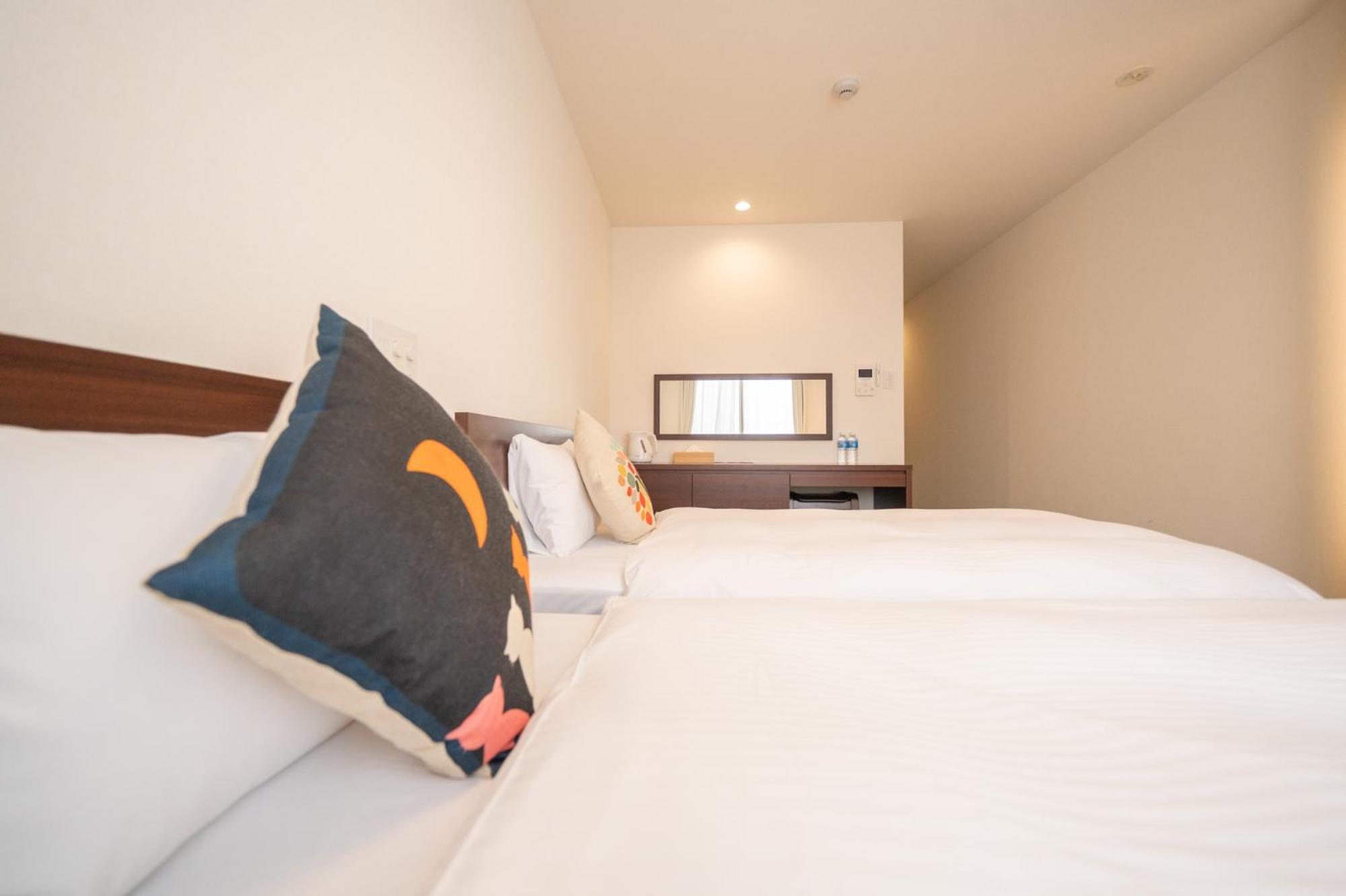 Twin Room with Private Bathroom - Photo 13
