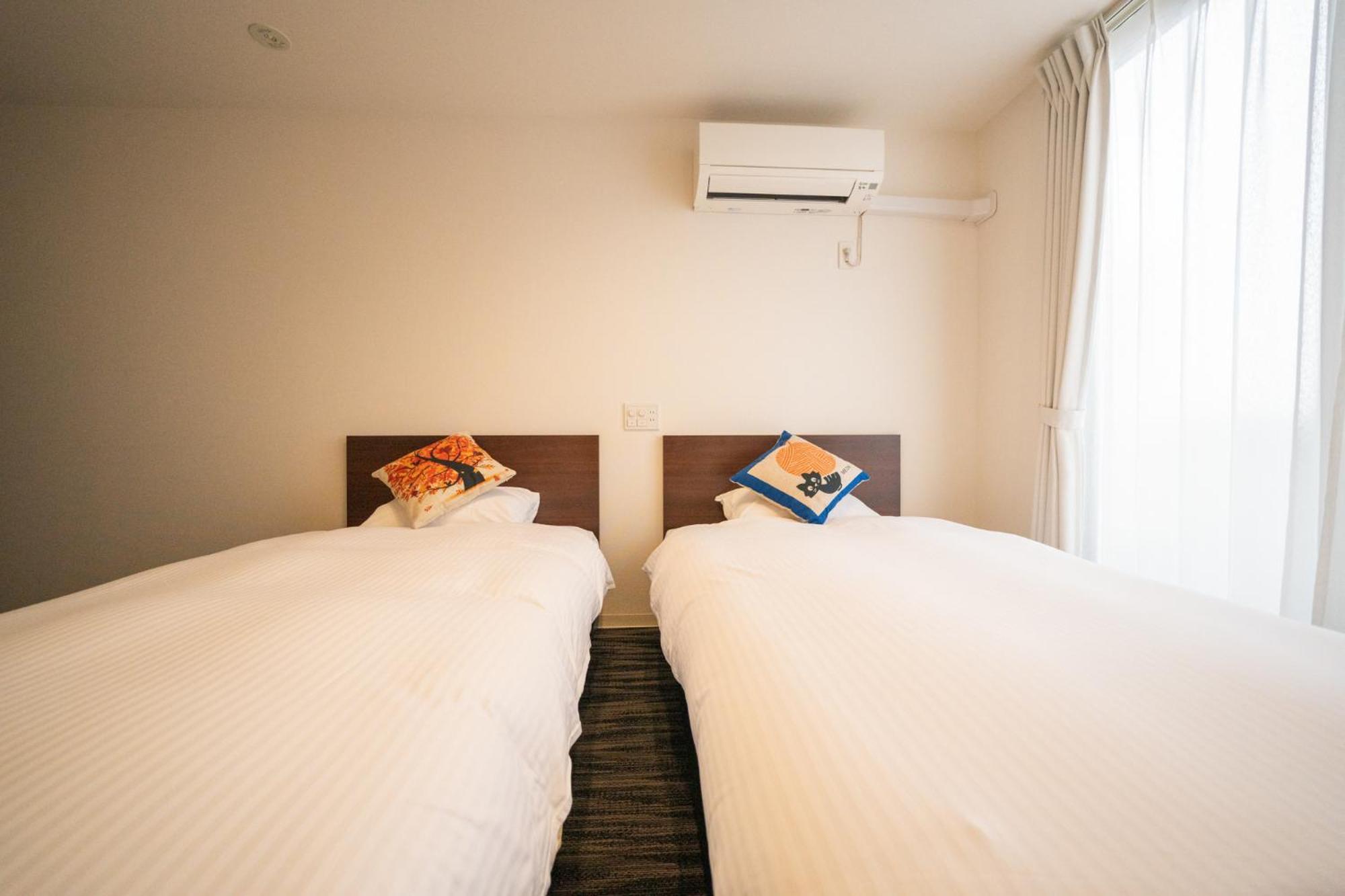 Twin Room with Private Bathroom - Photo 17
