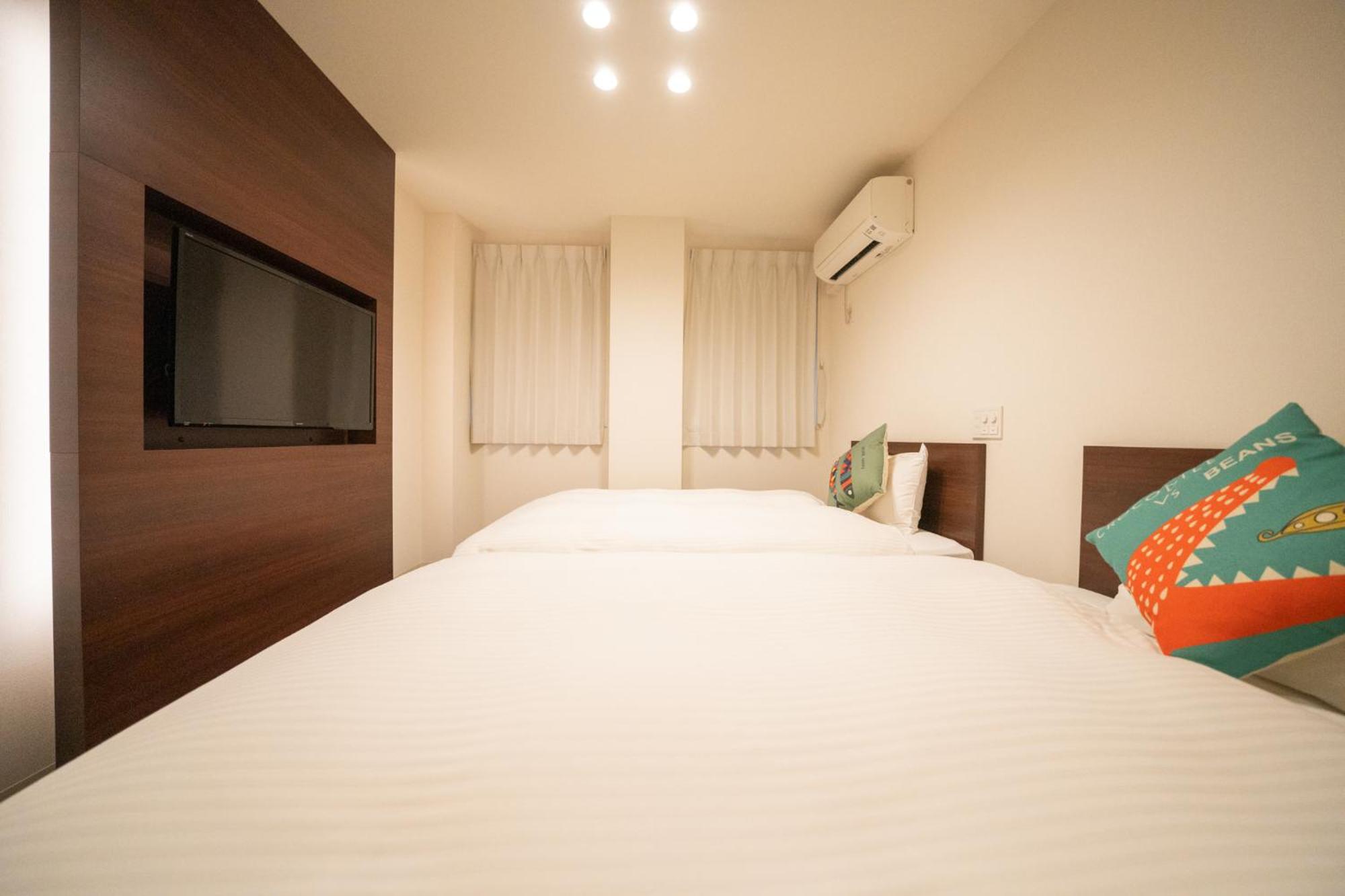 Twin Room with Private Bathroom - Photo 19