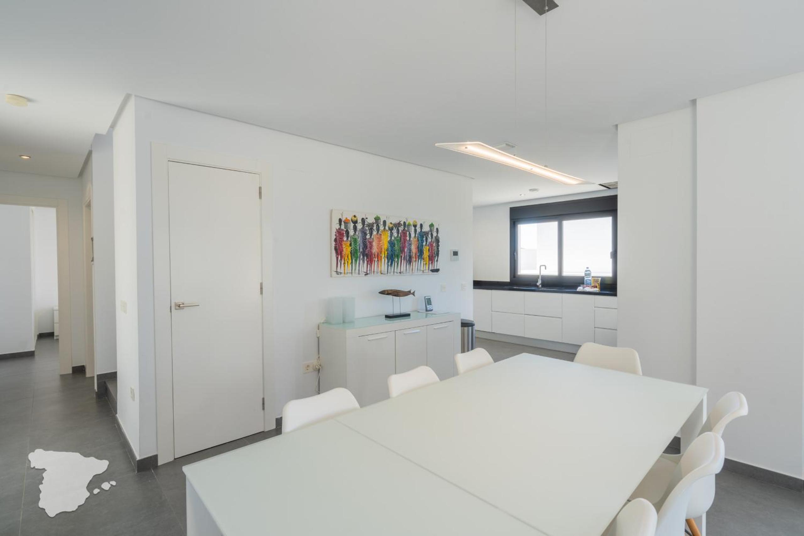 Four-Bedroom House photo 2