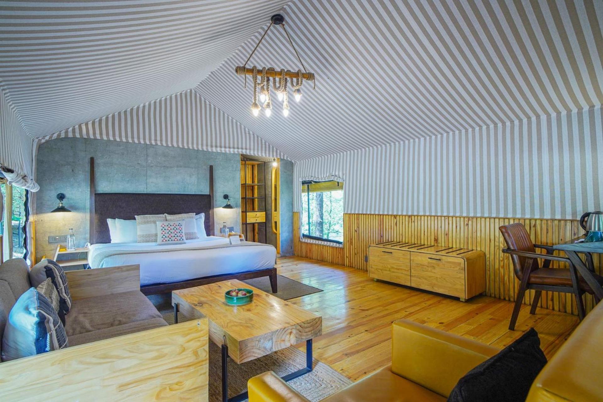 Surveyor Grand Suite Forest Valley View - Photo 13