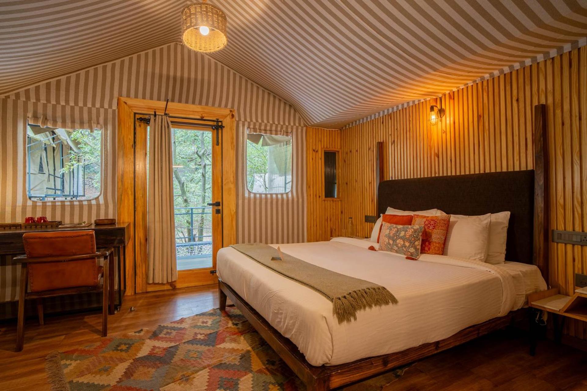 Camper Room With Balcony - Photo 18
