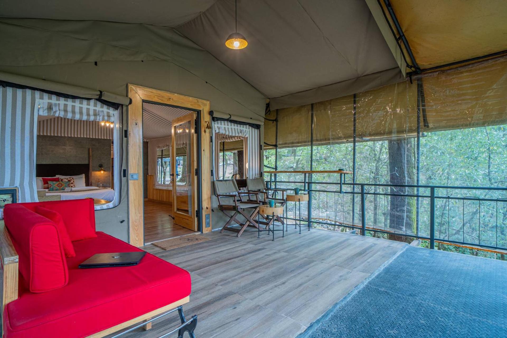 Glamper With Balcony and Hammock - Photo 12