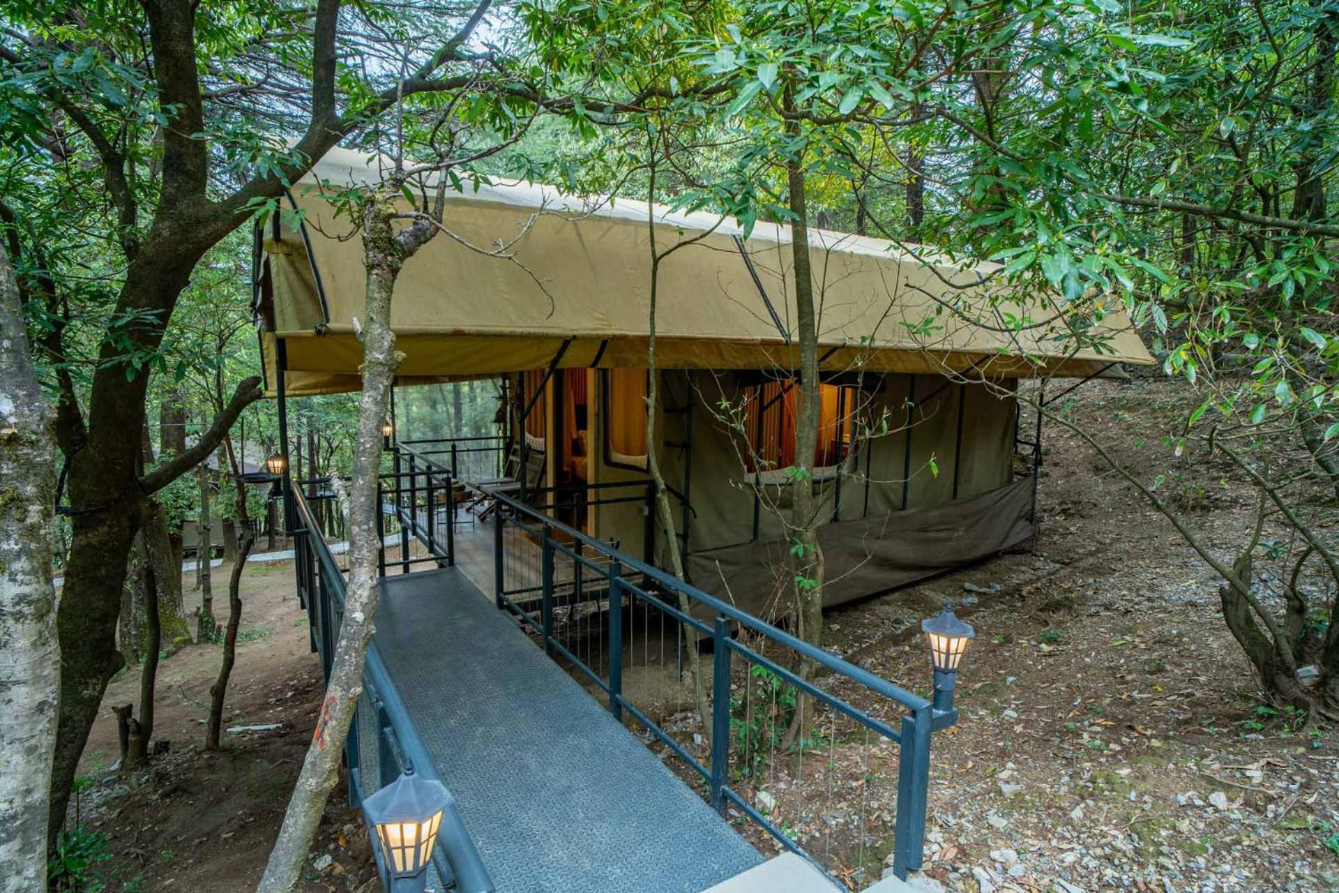 Glamper With Balcony and Hammock - Photo 16