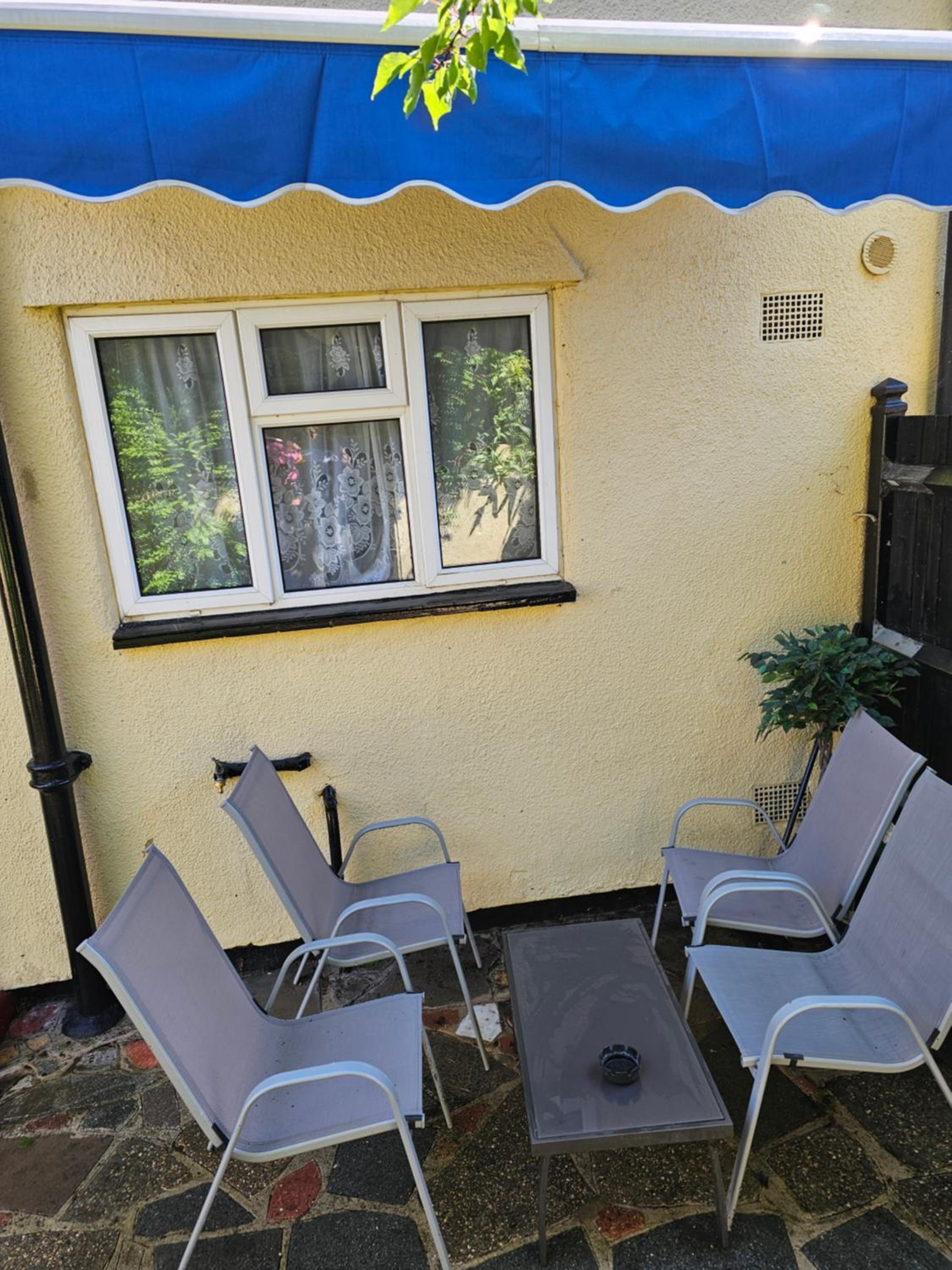 Three-Bedroom House photo 3