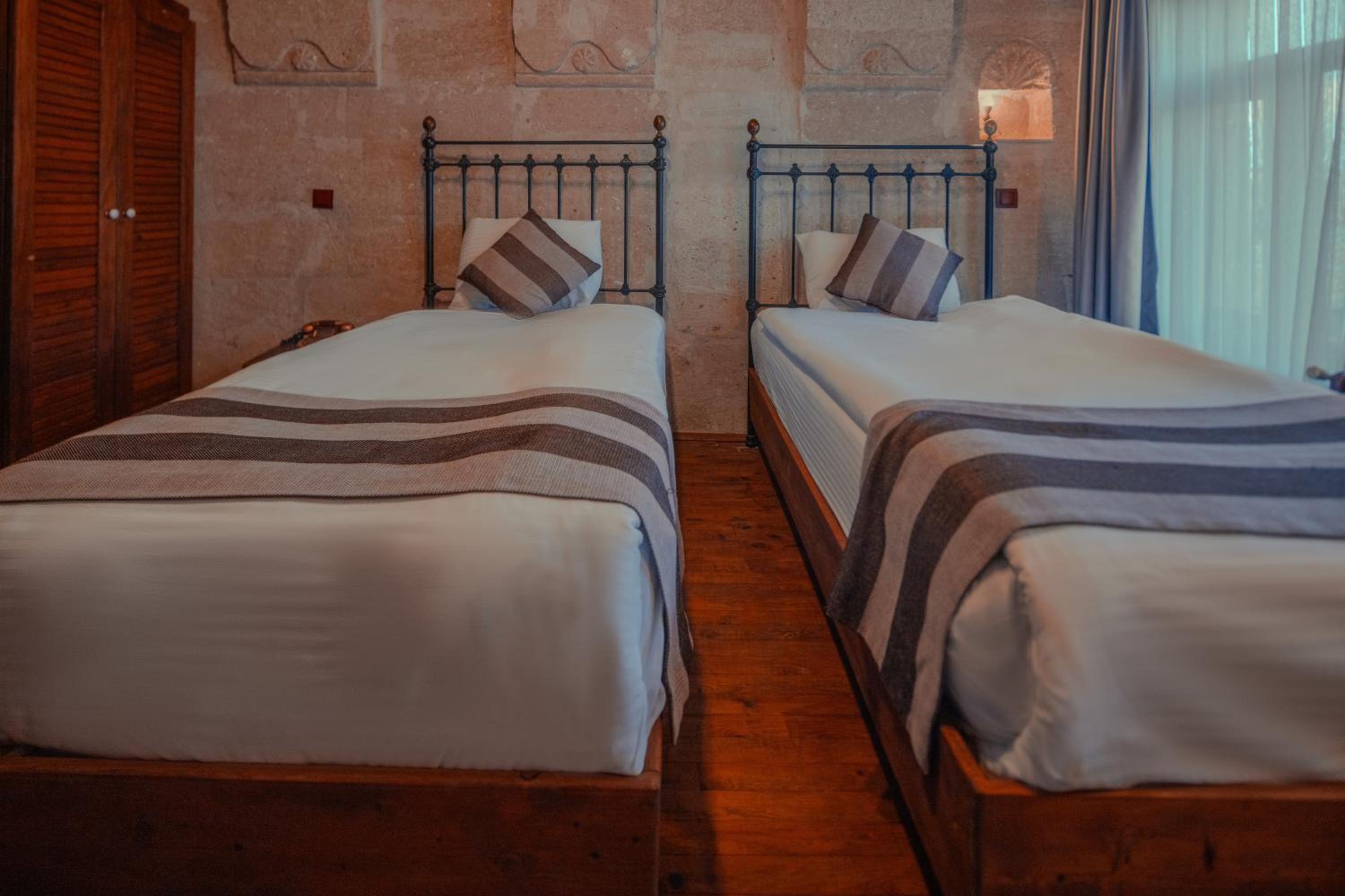 Twin Room - Photo 8