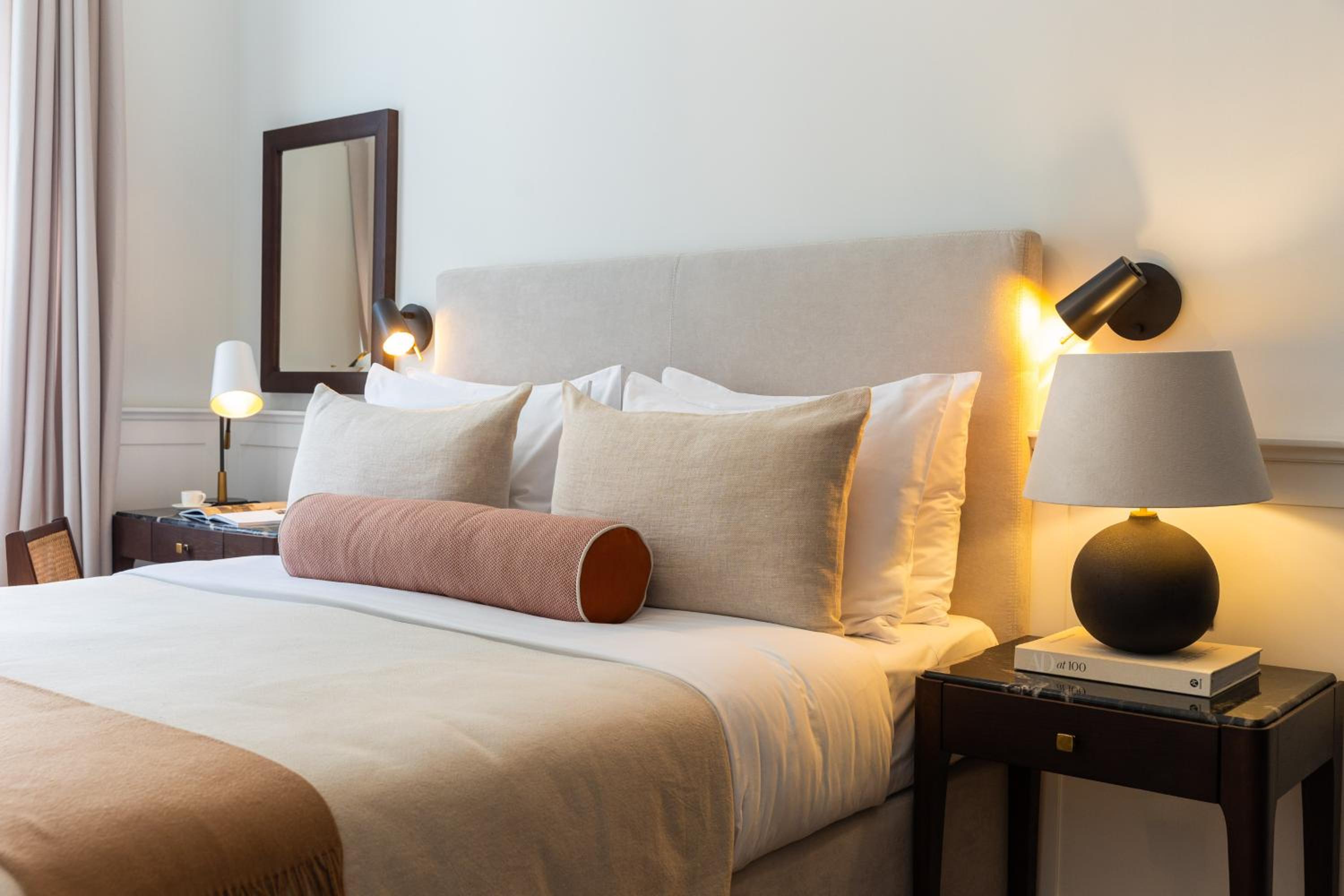 Deluxe King Room photo 2