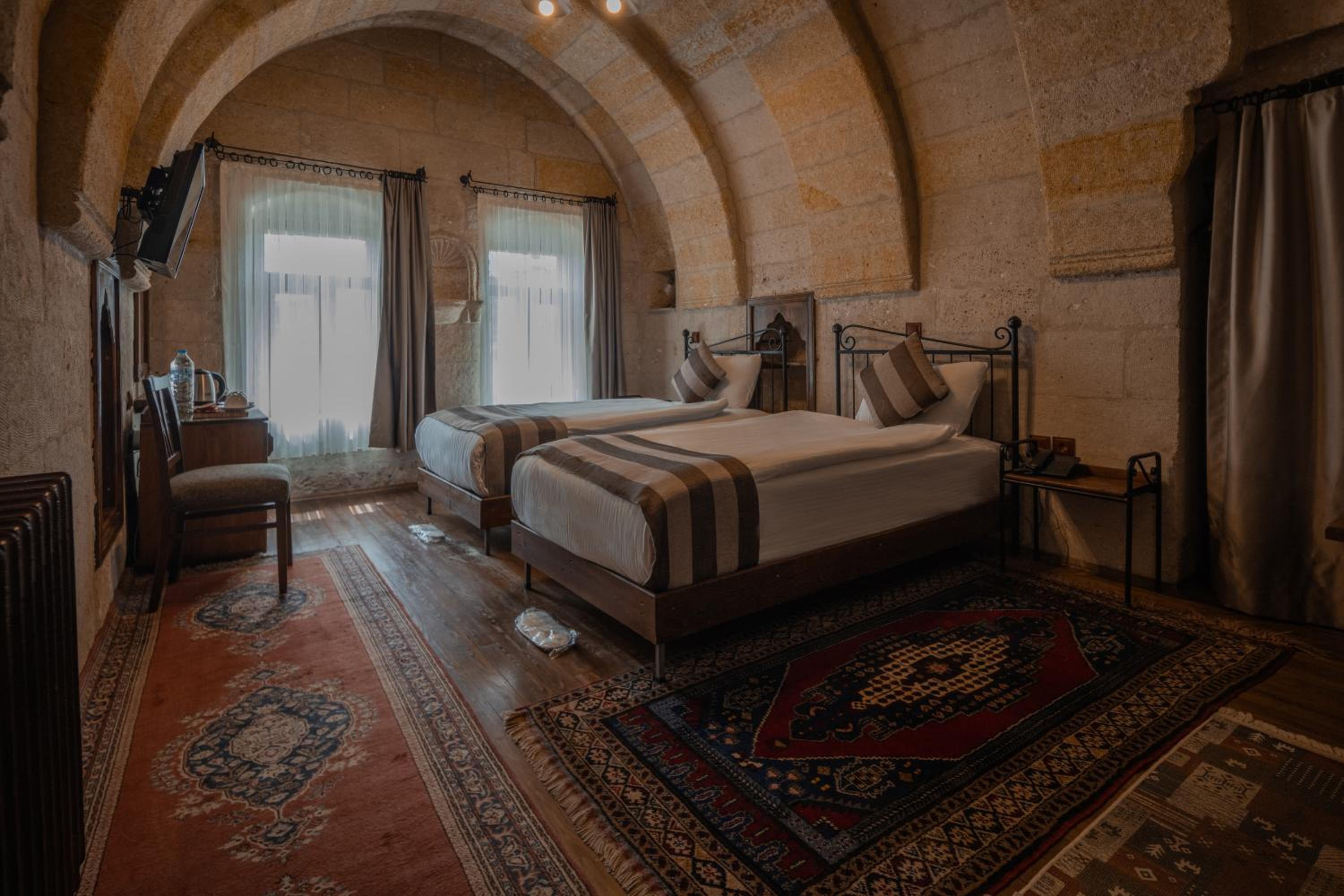 Twin Room - Photo 3