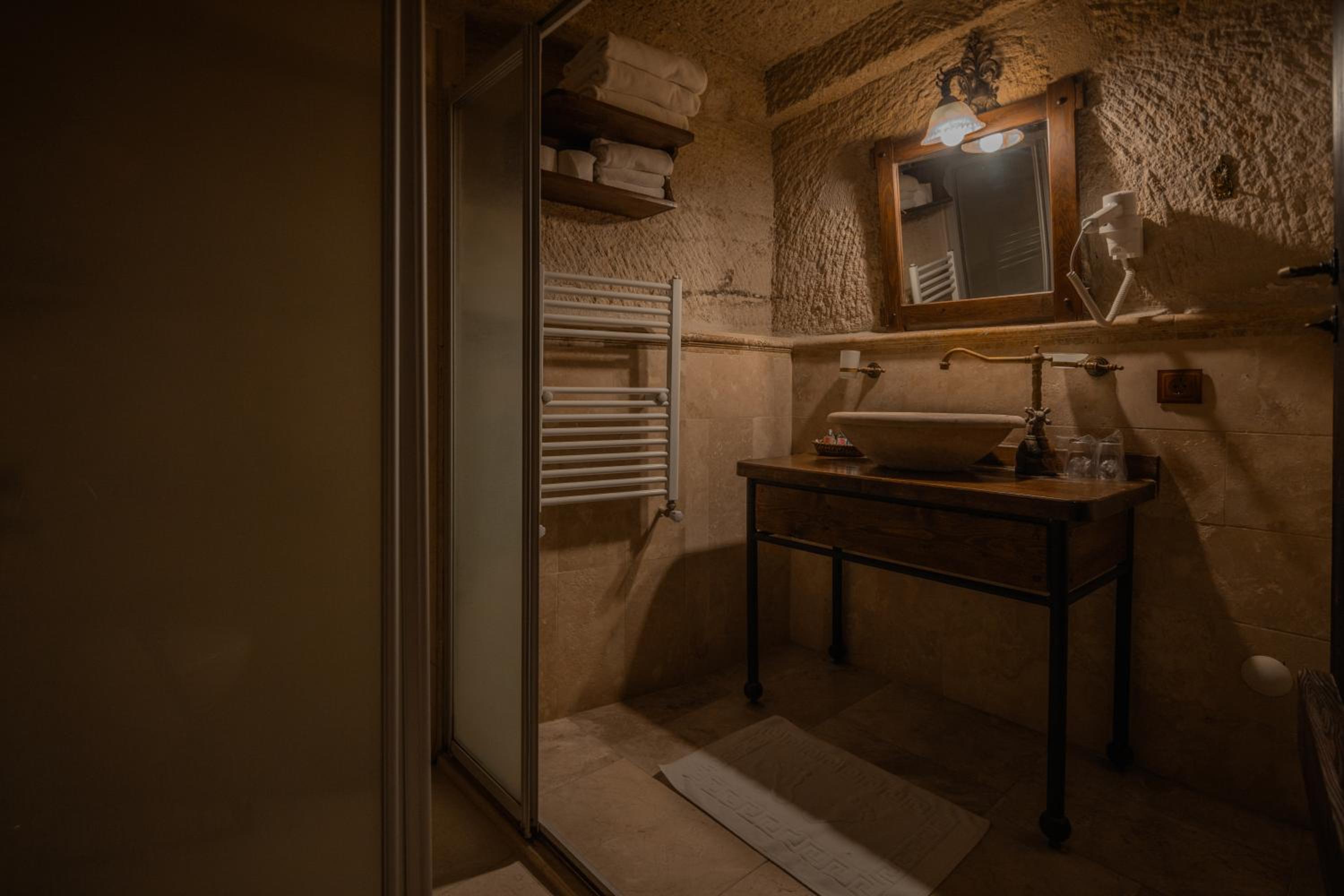Twin Room - Photo 2