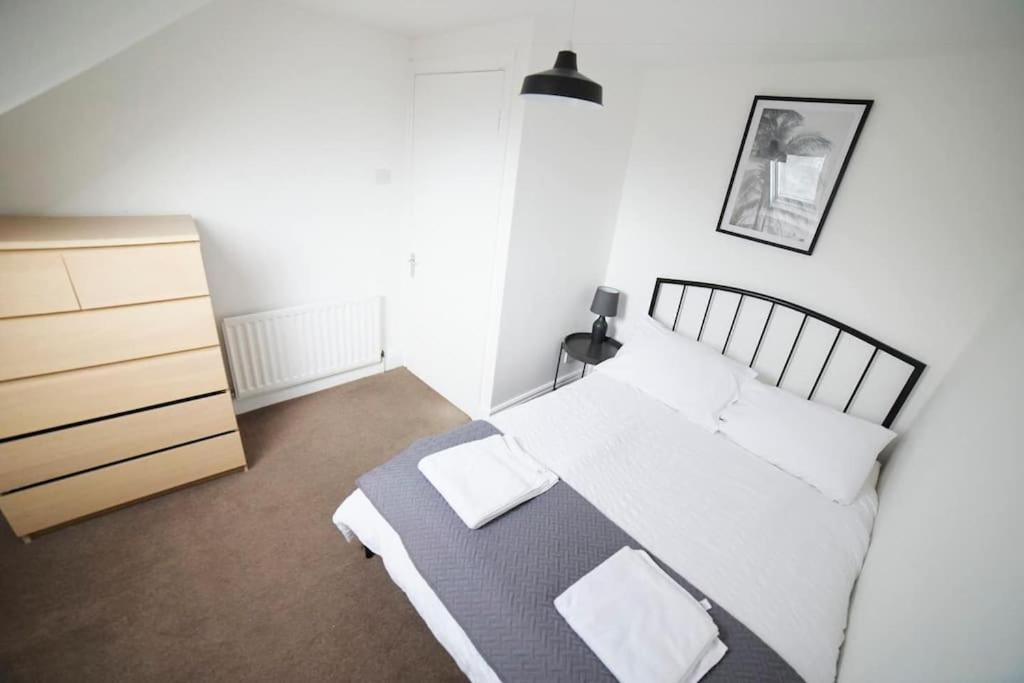 Three-Bedroom Apartment photo 3