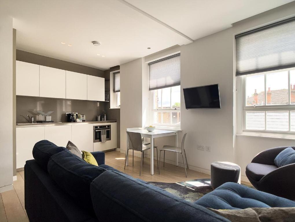 Three-Bedroom Apartment photo 2