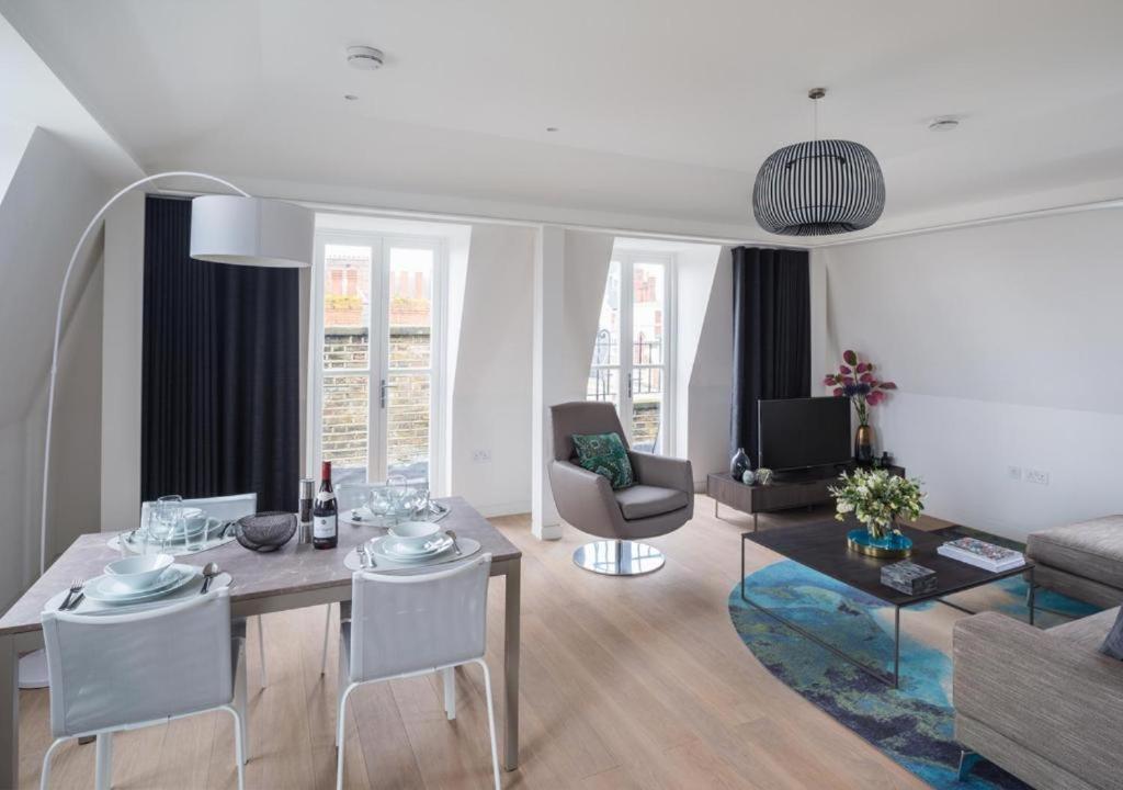 Two-Bedroom Deluxe Apartment with Balcony photo 1