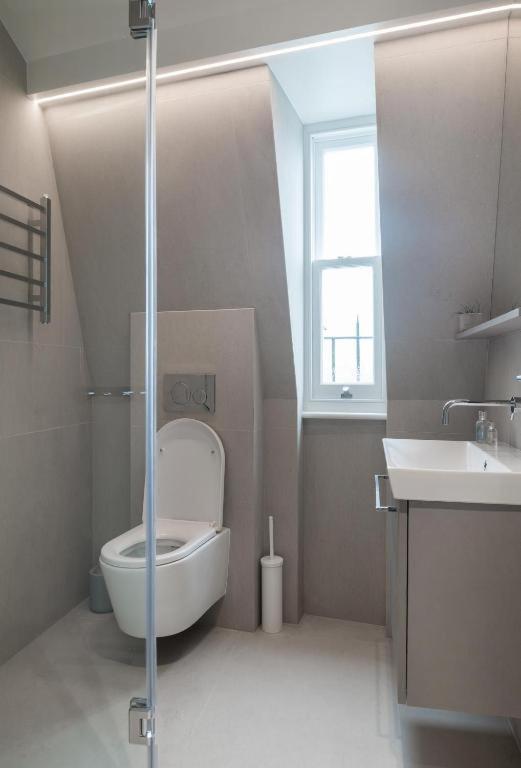 Two-Bedroom Deluxe Apartment with Balcony photo 2