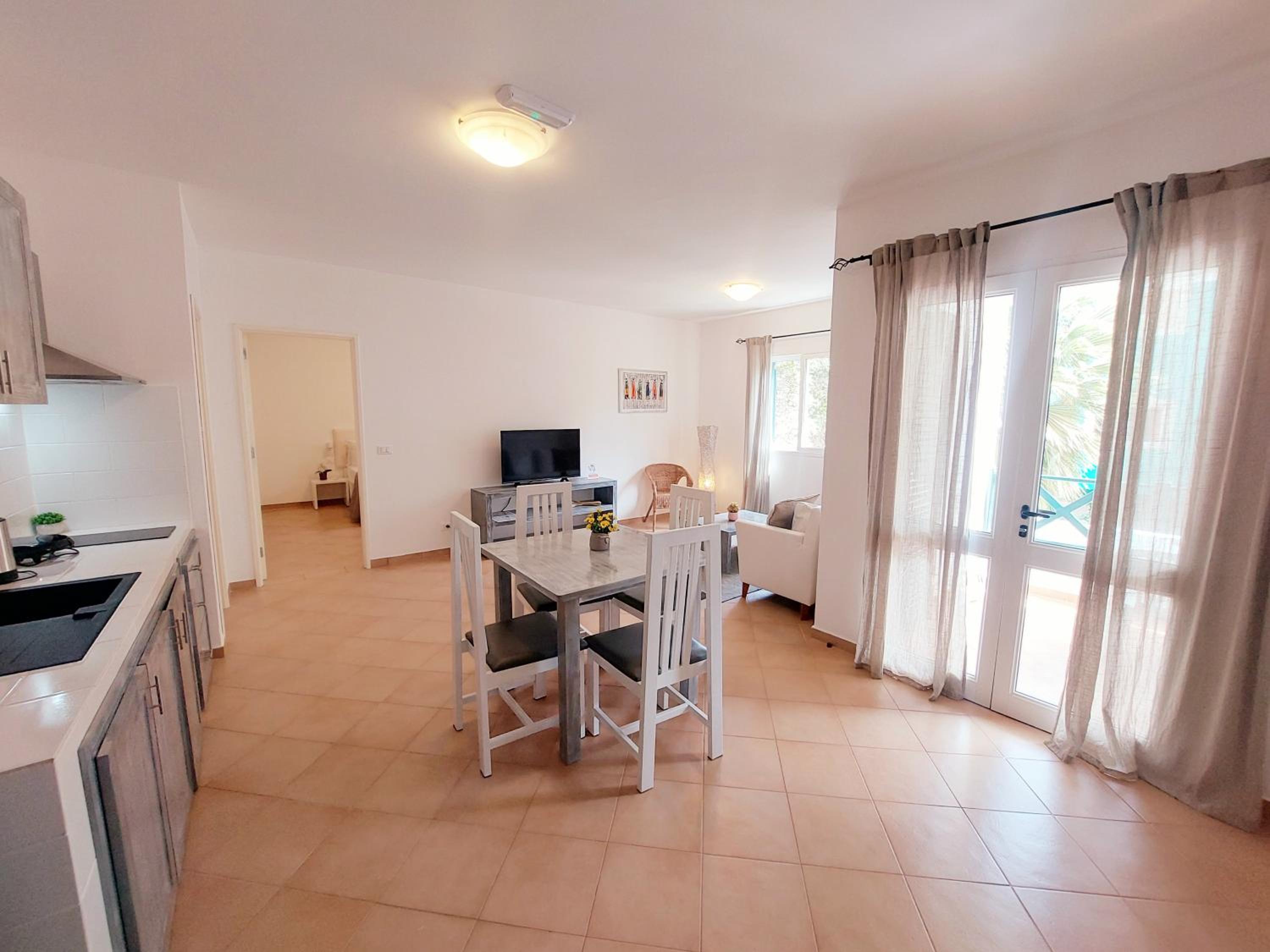 One-Bedroom Apartment with Balcony photo 2