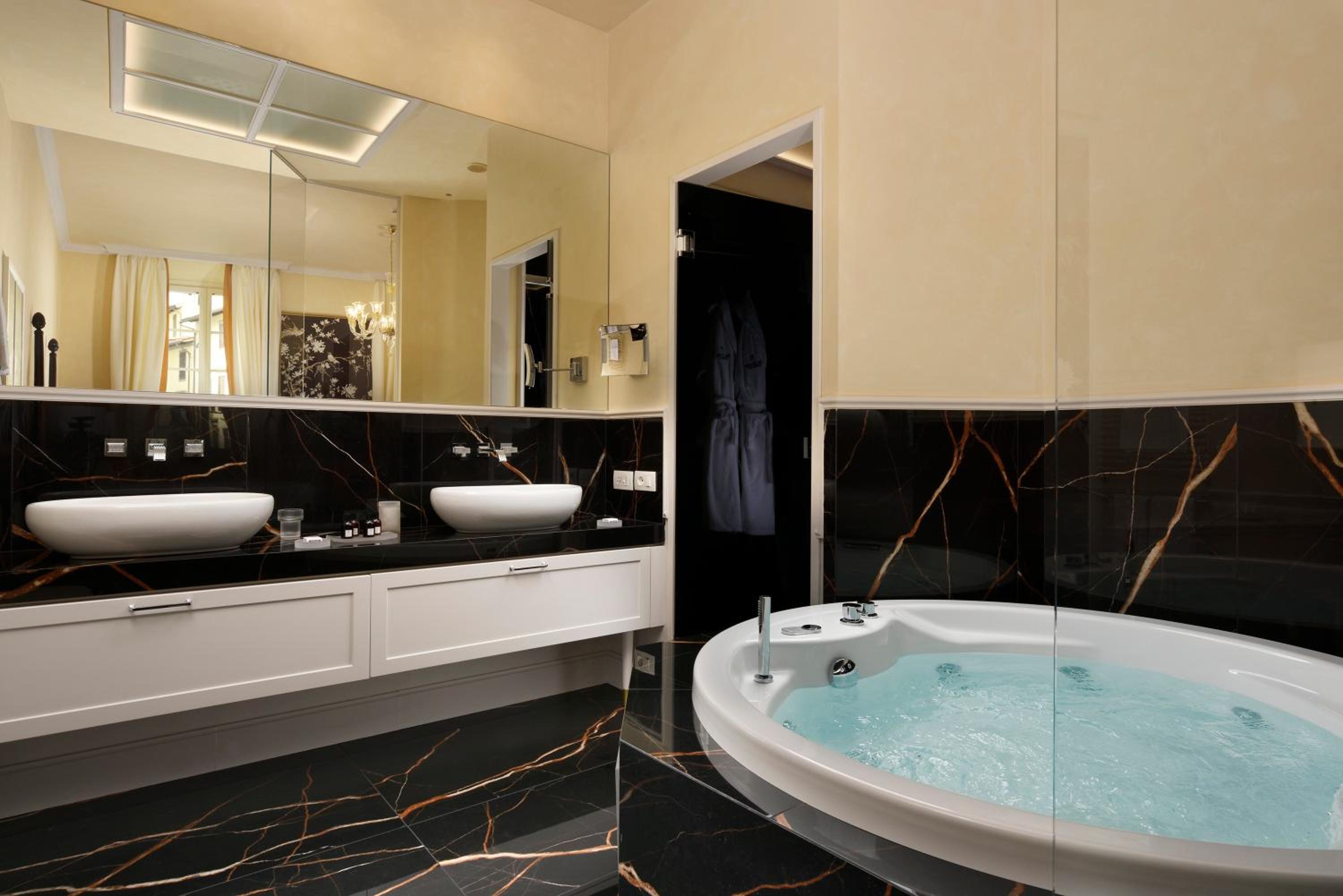 Luxury Suite photo 3