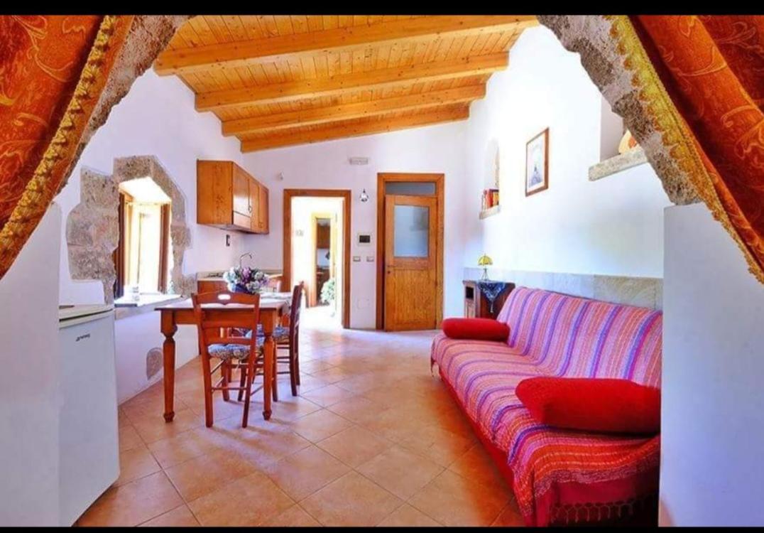 One-Bedroom House photo 1