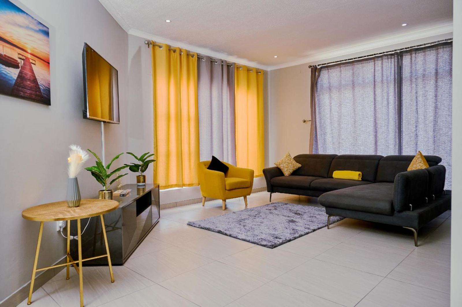 Three-Bedroom Apartment photo 1