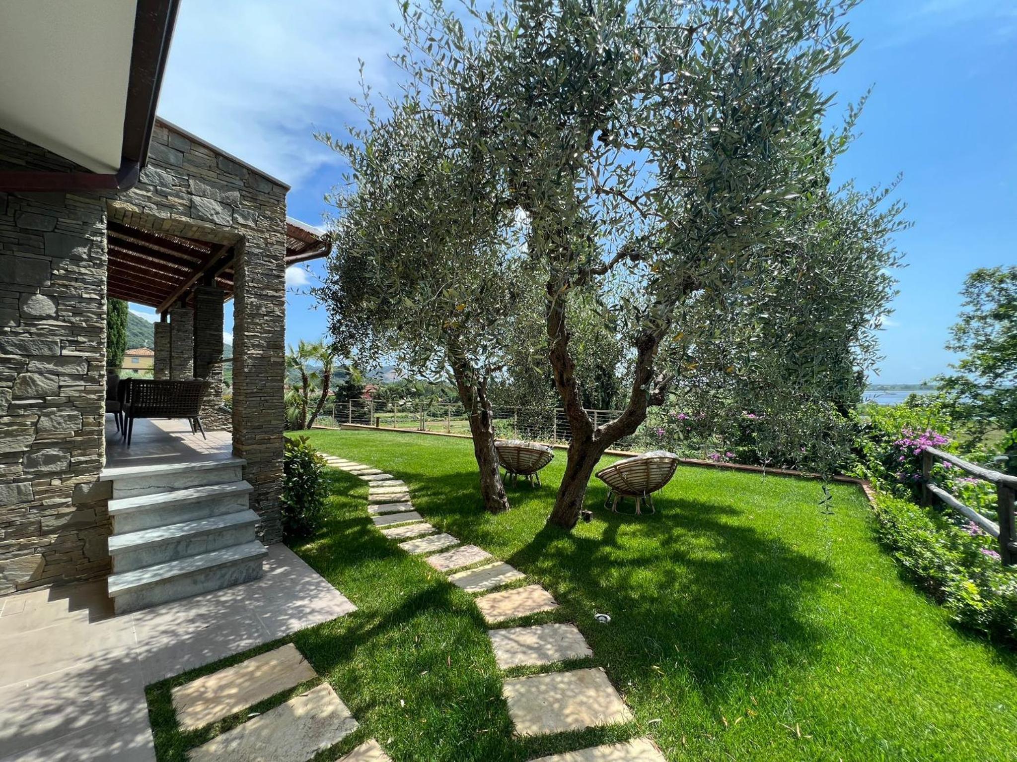 Villa photo 2