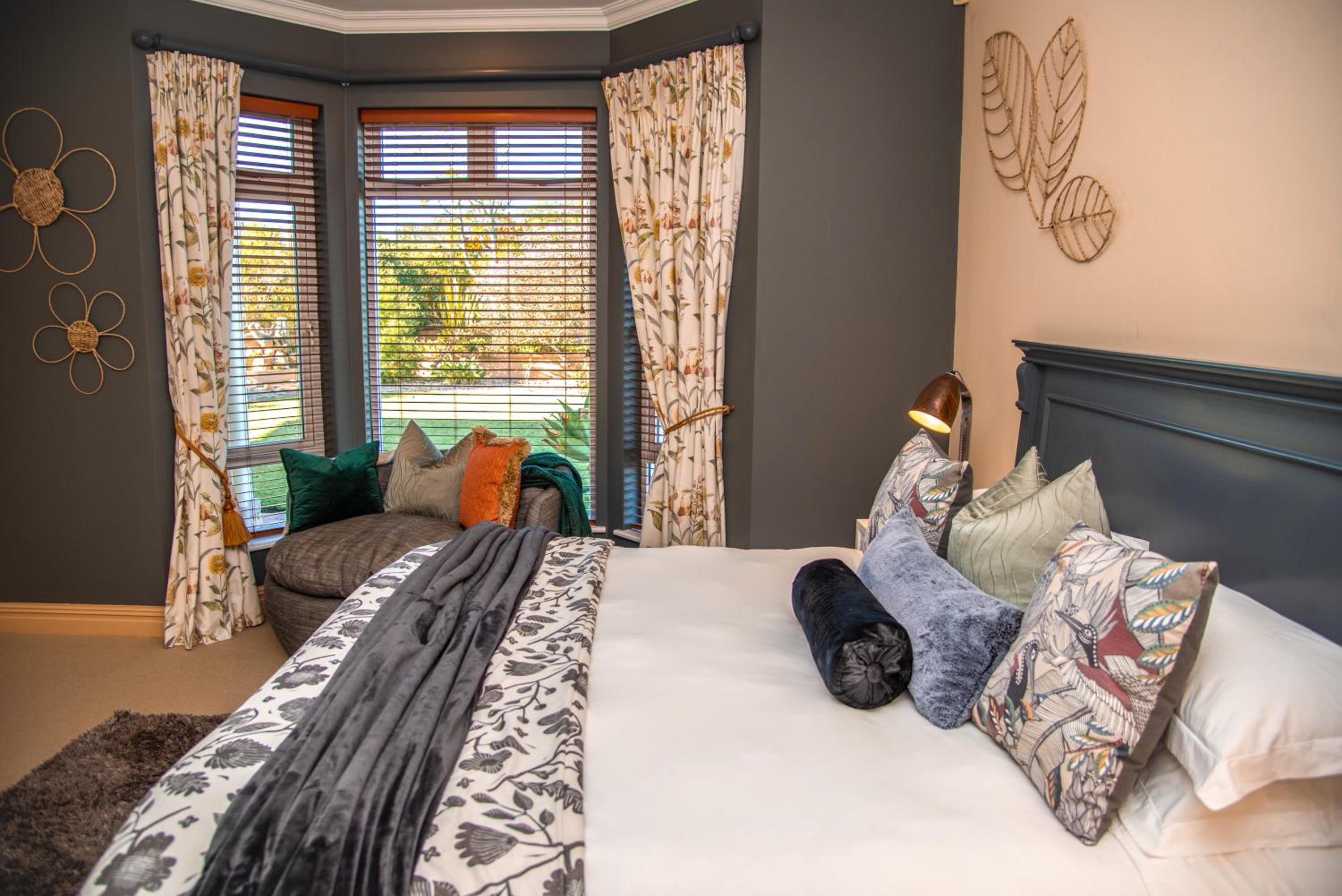 Four-Bedroom House - Photo 23
