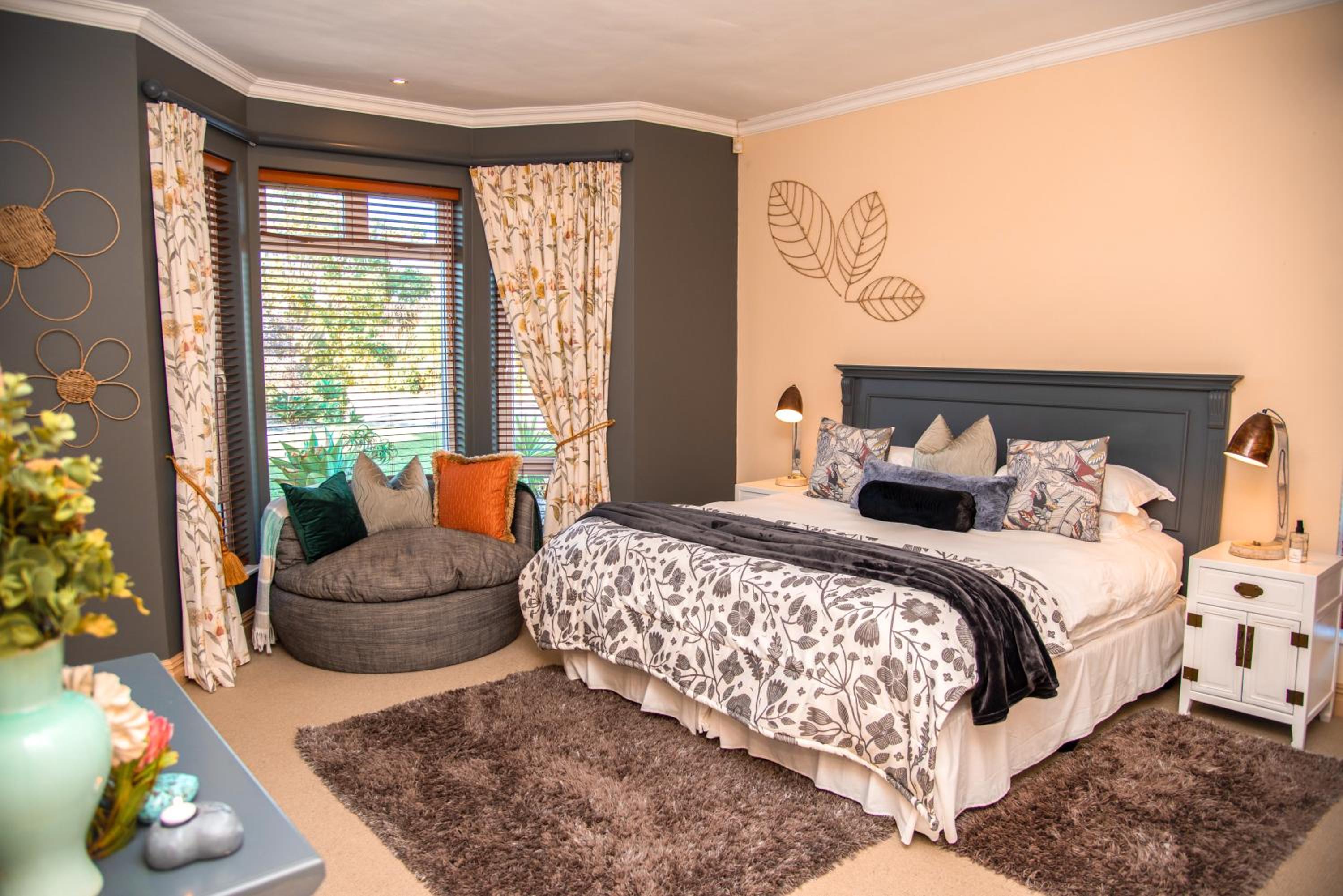 Four-Bedroom House - Photo 22