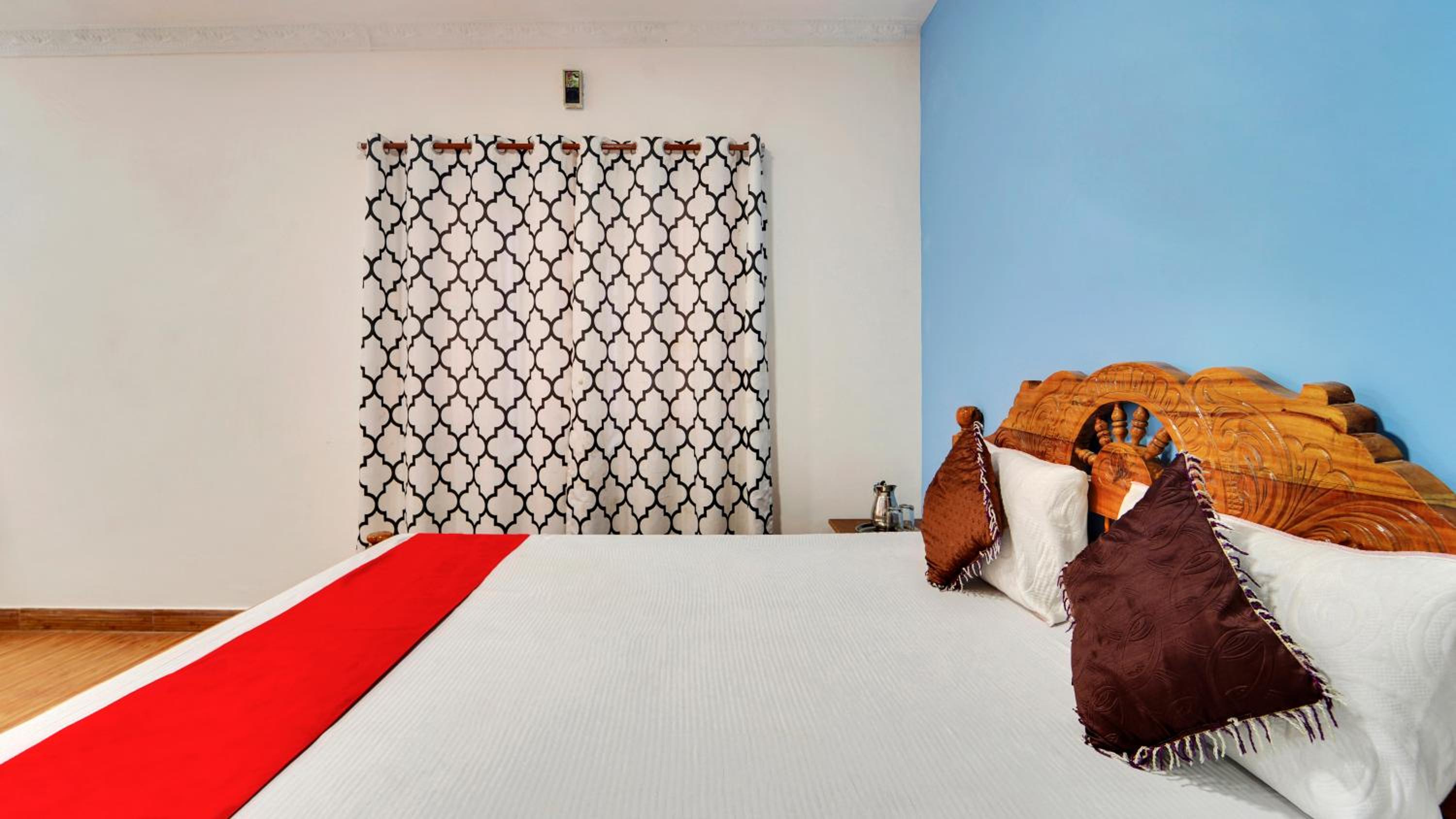 豪华双人房 (2 位成人 + 1 位儿童)
