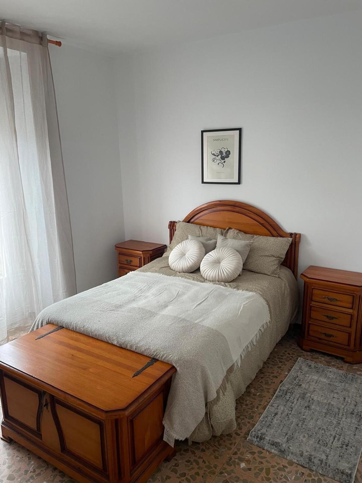 Apartamento de tres habitaciones con balcón
