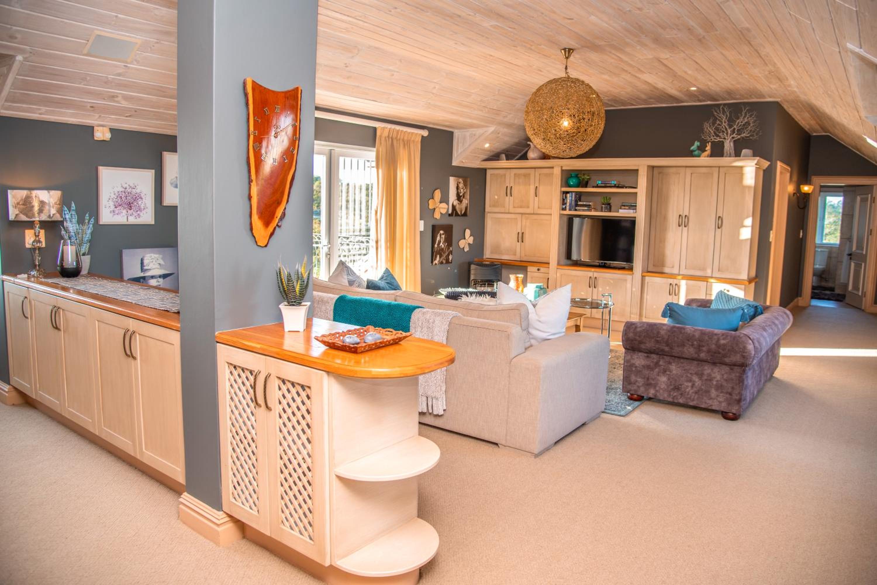 Four-Bedroom House - Photo 20