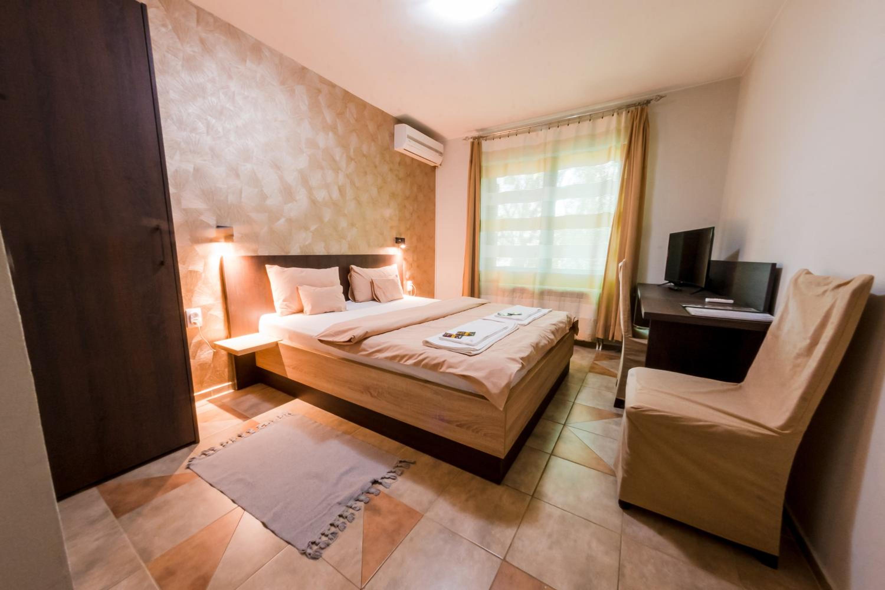 Deluxe Double Room with Shower photo 1