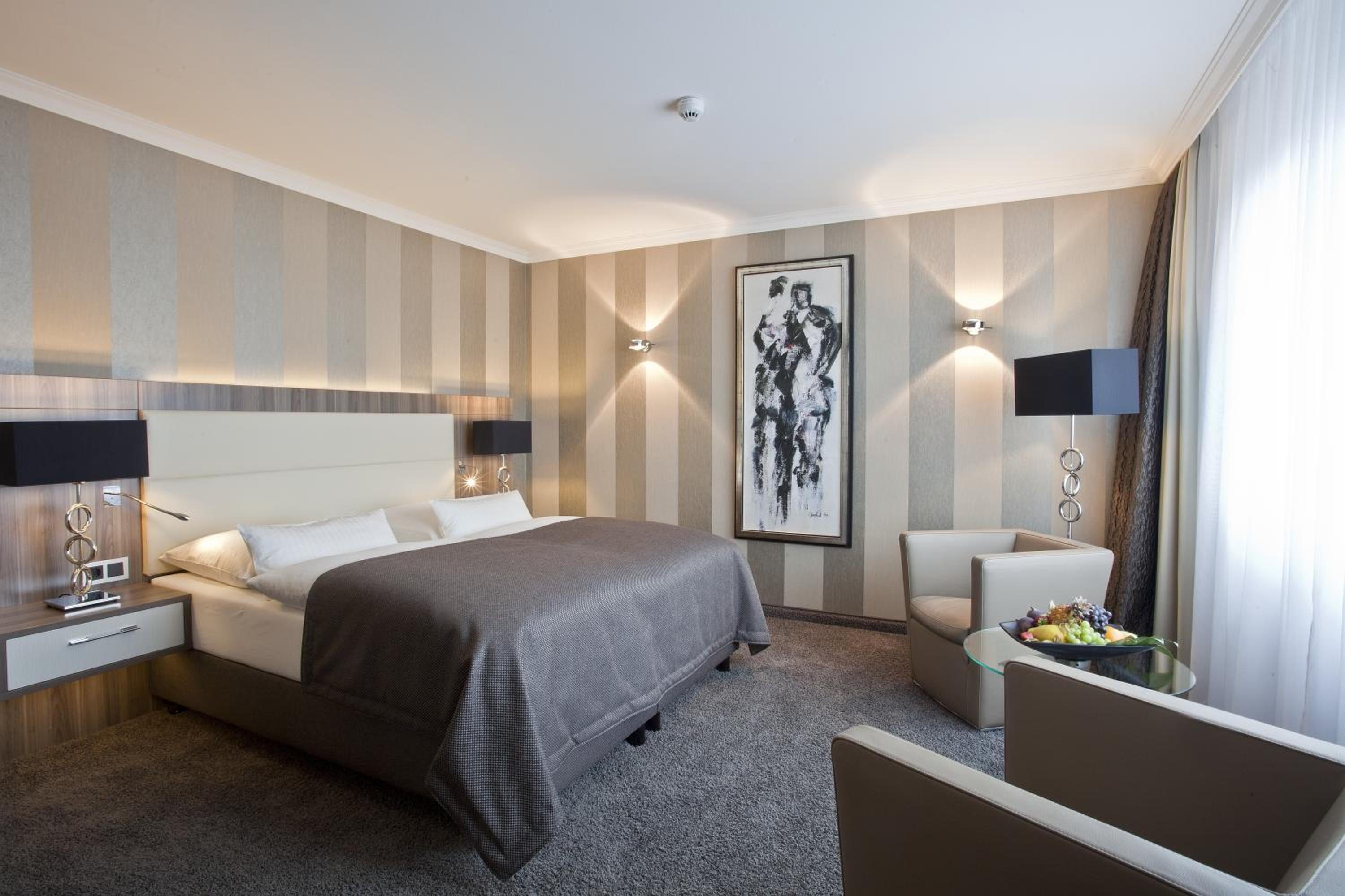 Premium Plus Double Room with 1 Double Bed photo 2