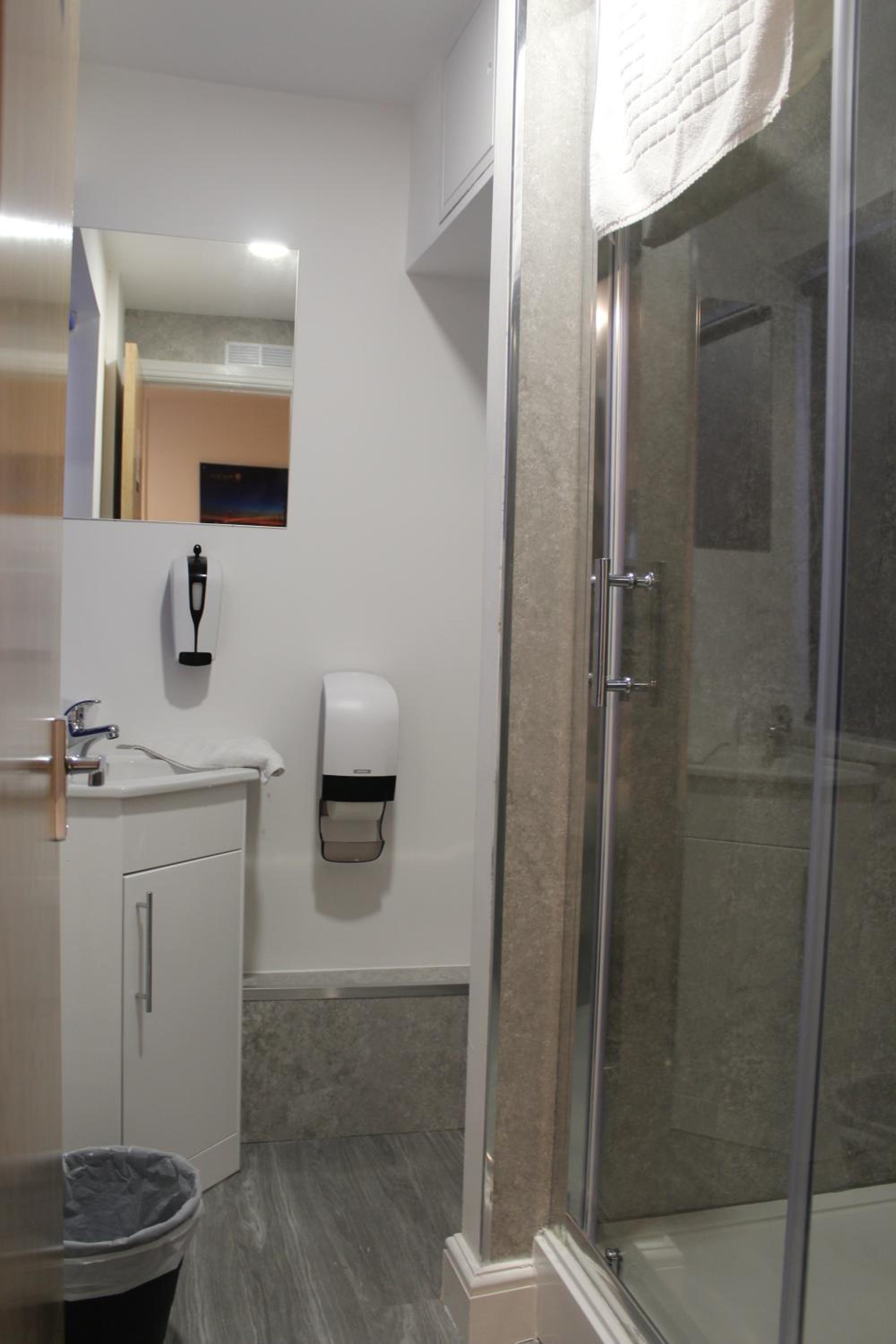 One-Bedroom Apartment thumbnail 5