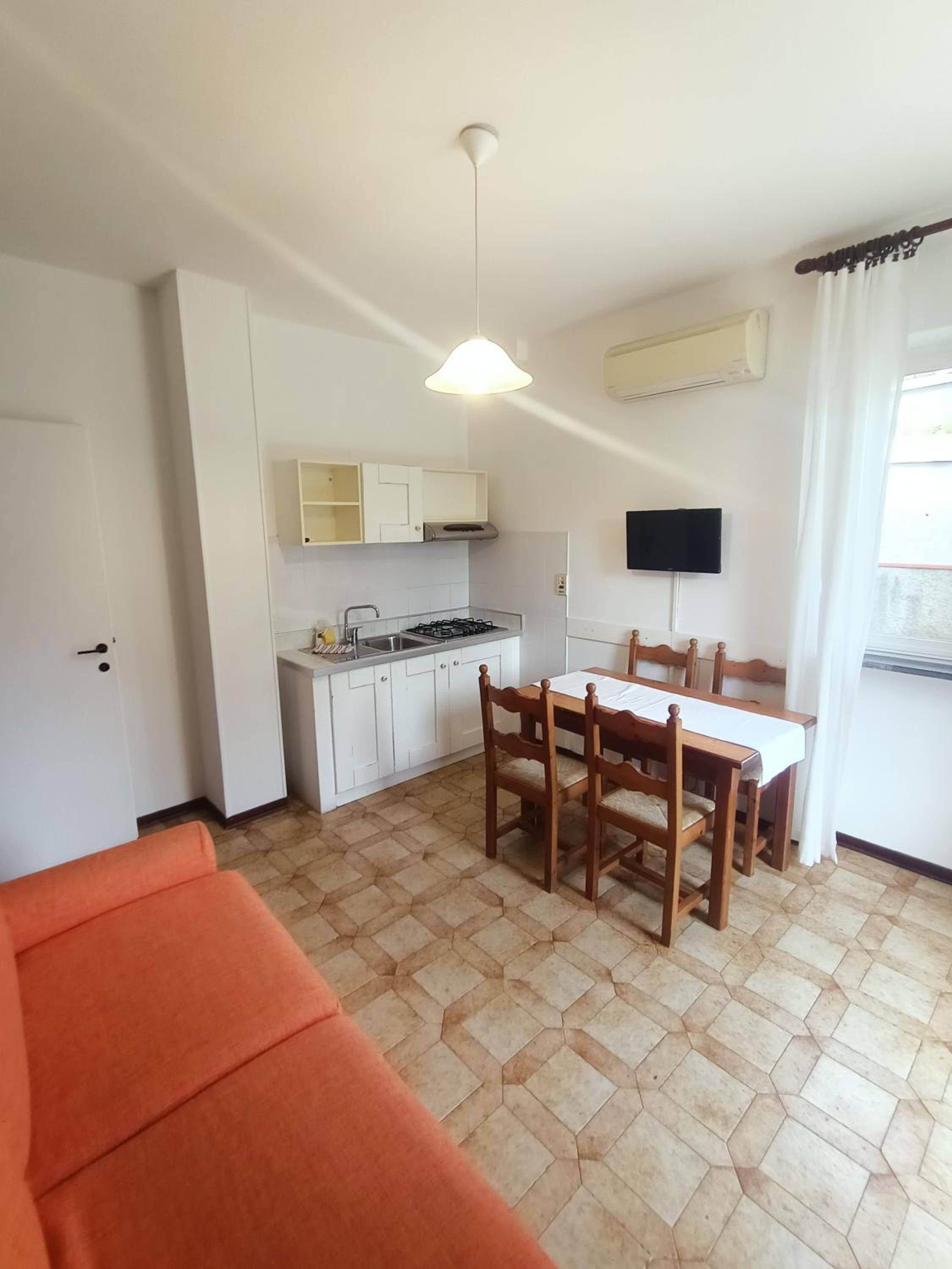 One-Bedroom Standard Apartment (3 Adults)