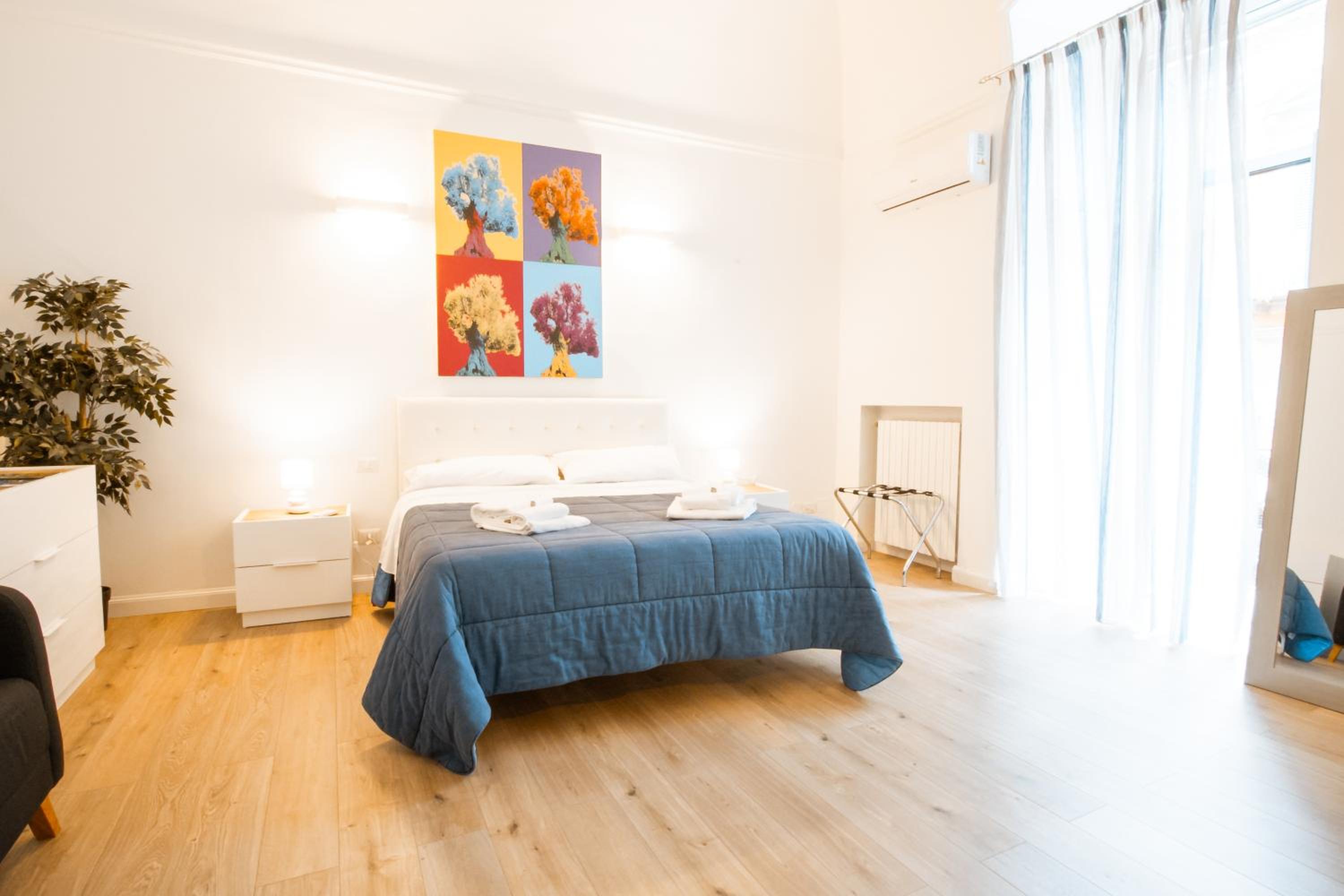 Deluxe One-Bedroom Apartment