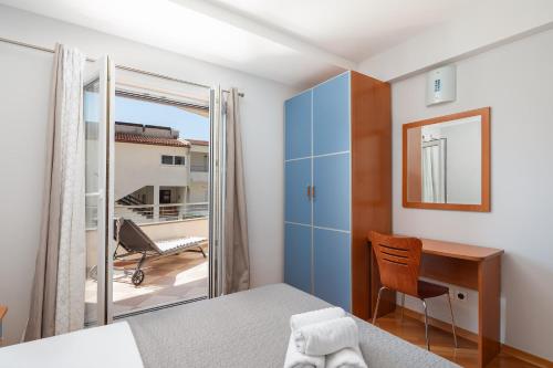 Two-Bedroom Apartment with Balcony photo 2