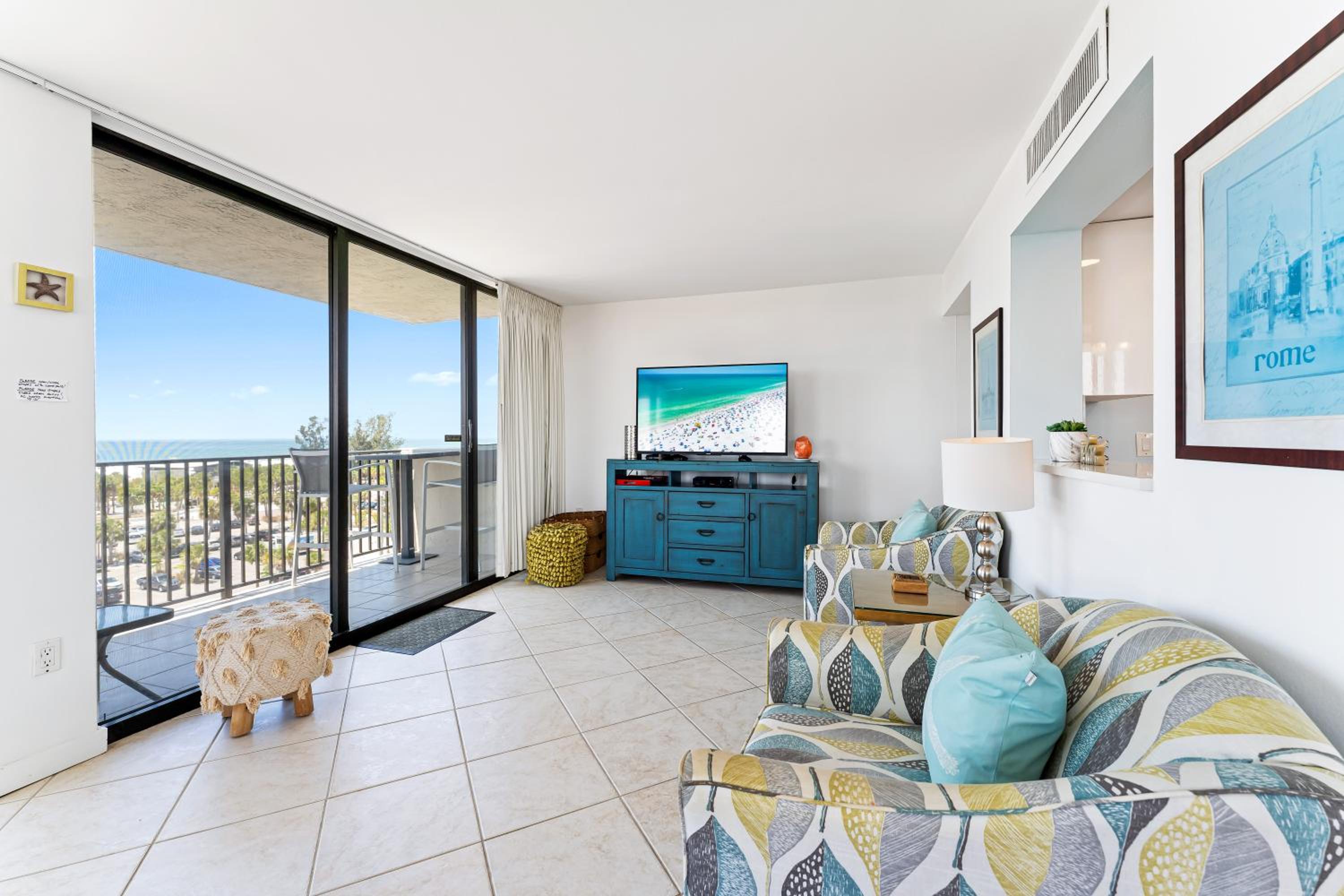 Apartment with Balcony photo 1