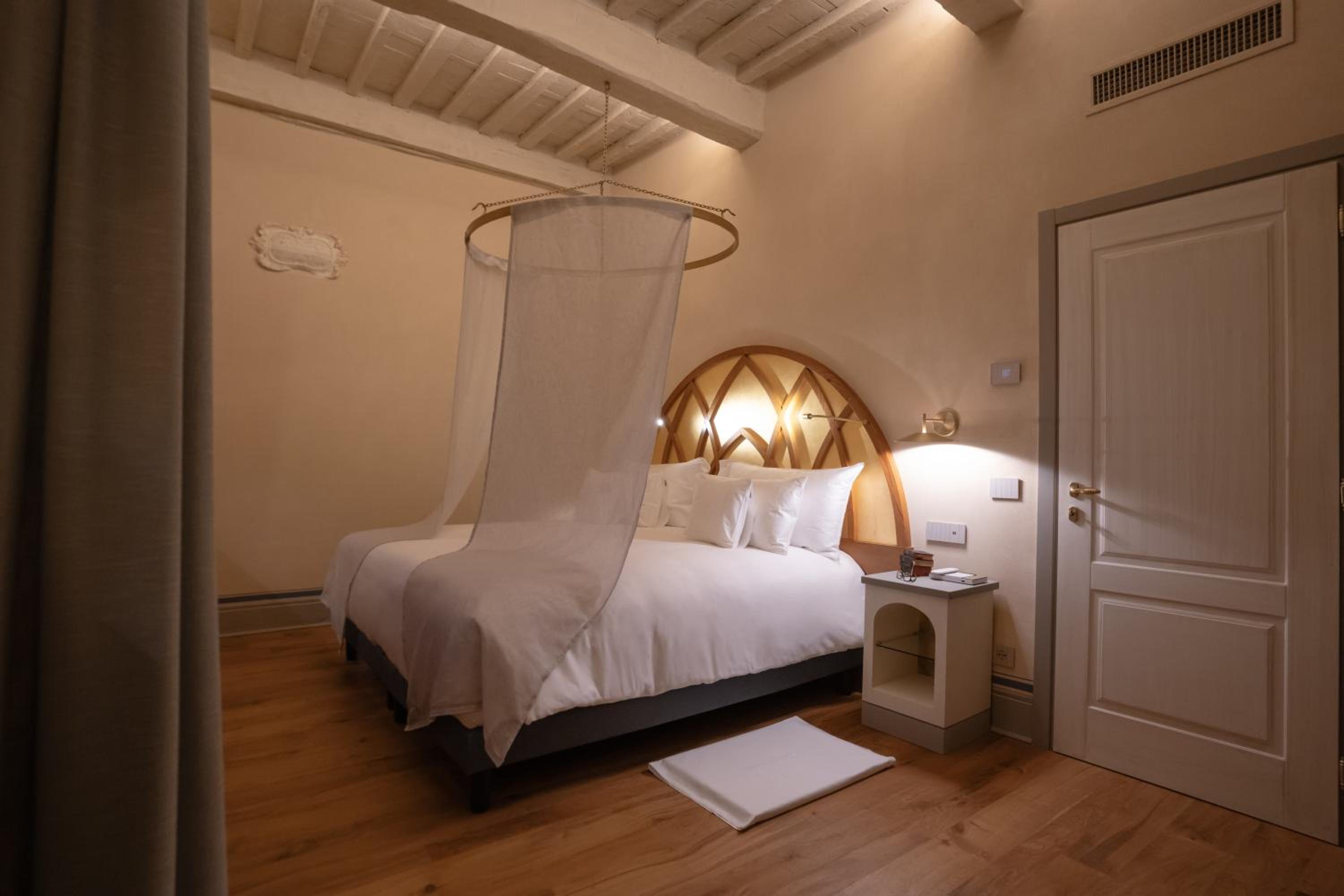 Suite - Photo 8