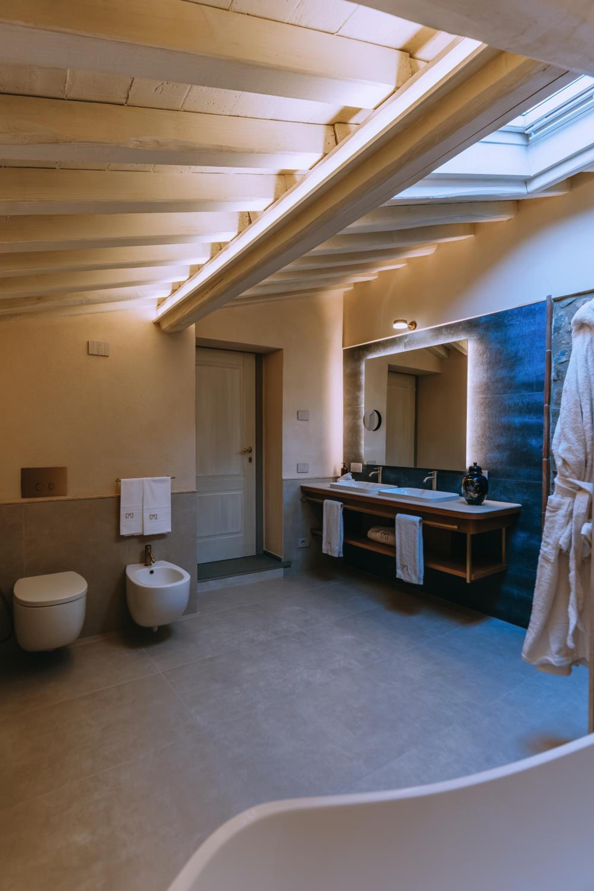 Suite - Photo 10