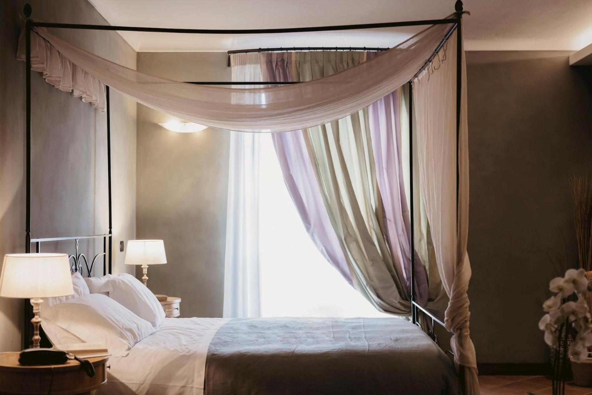 Deluxe Double Room - Photo 8