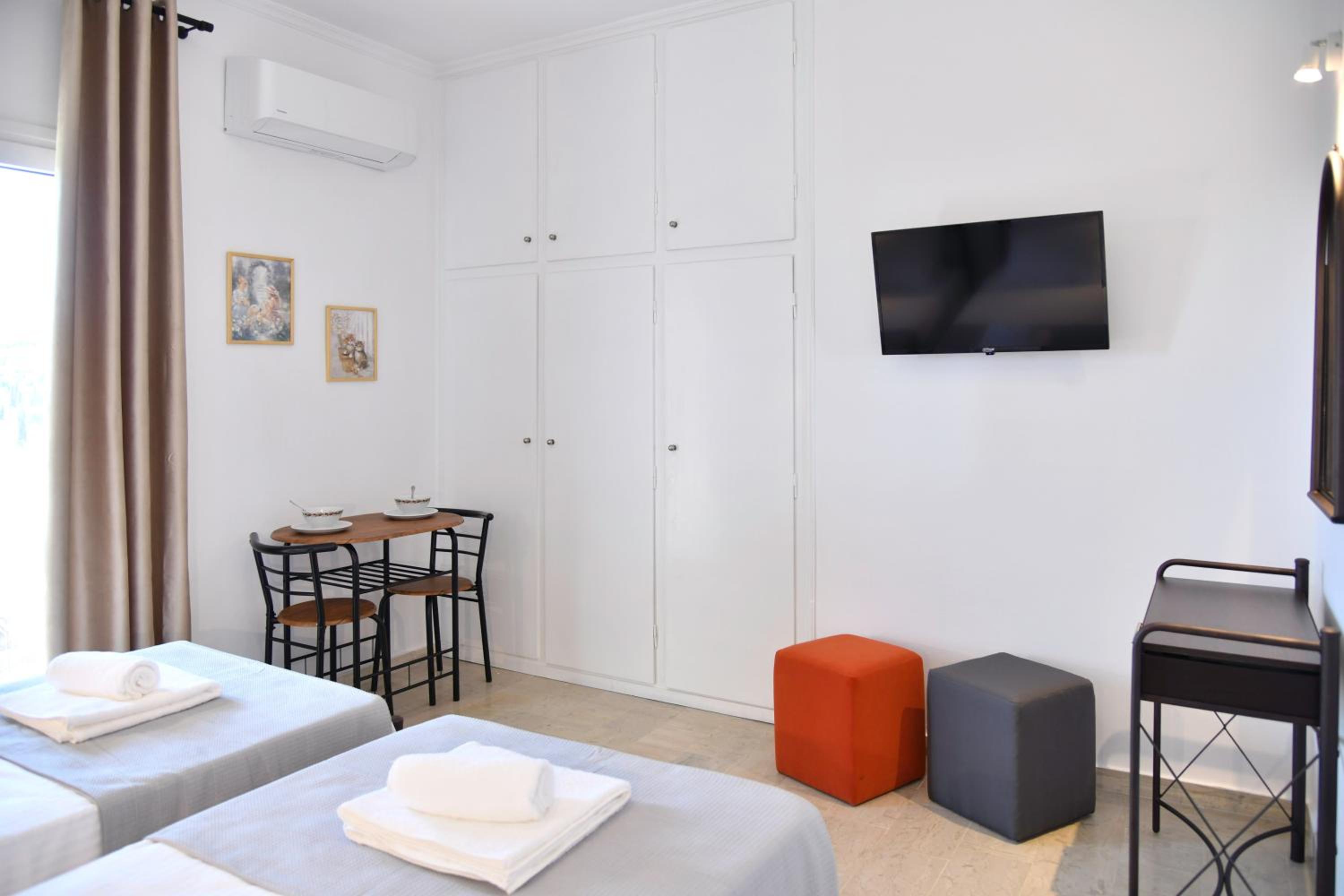 One-Bedroom Apartment photo 1