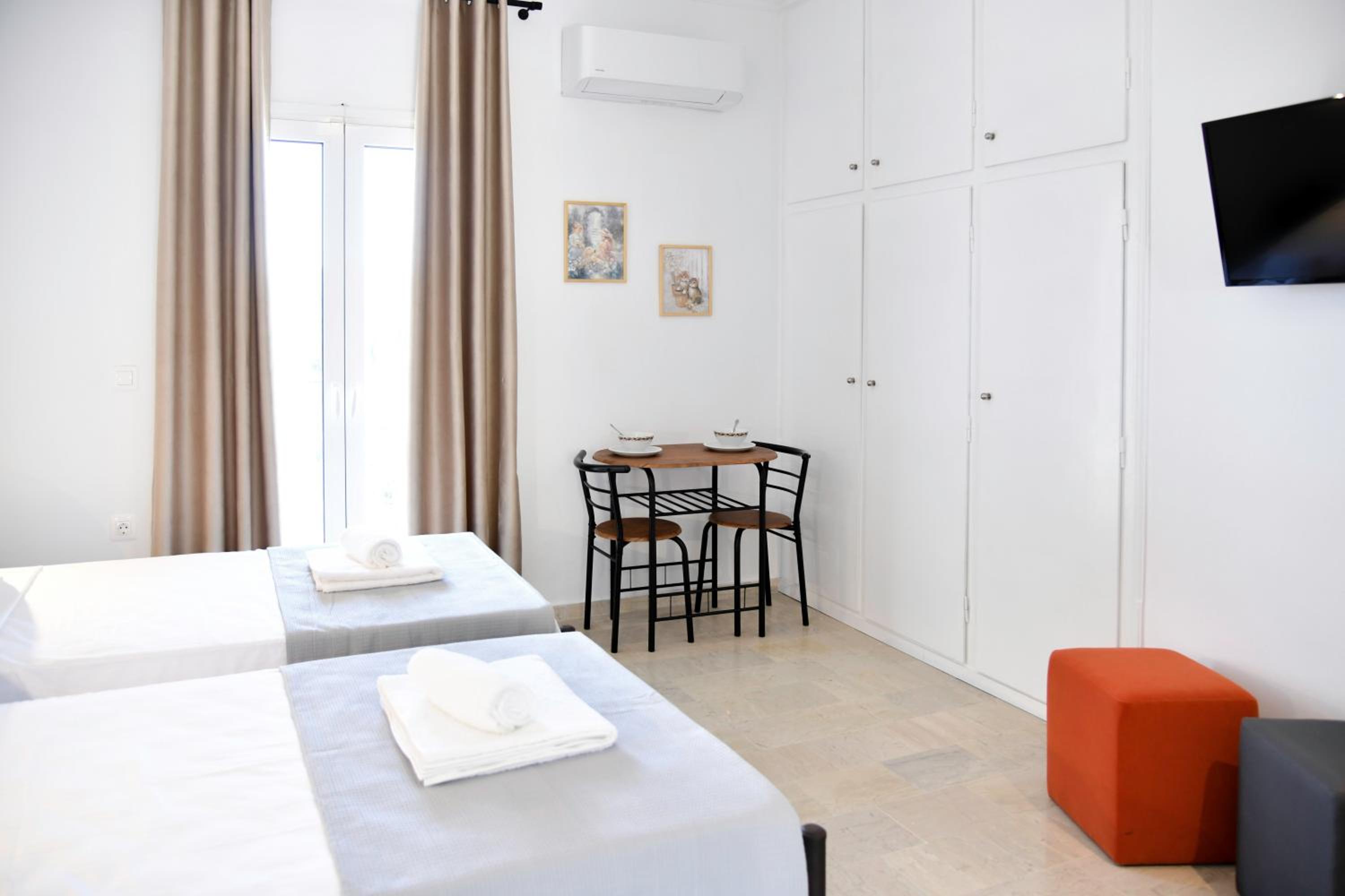 One-Bedroom Apartment photo 3