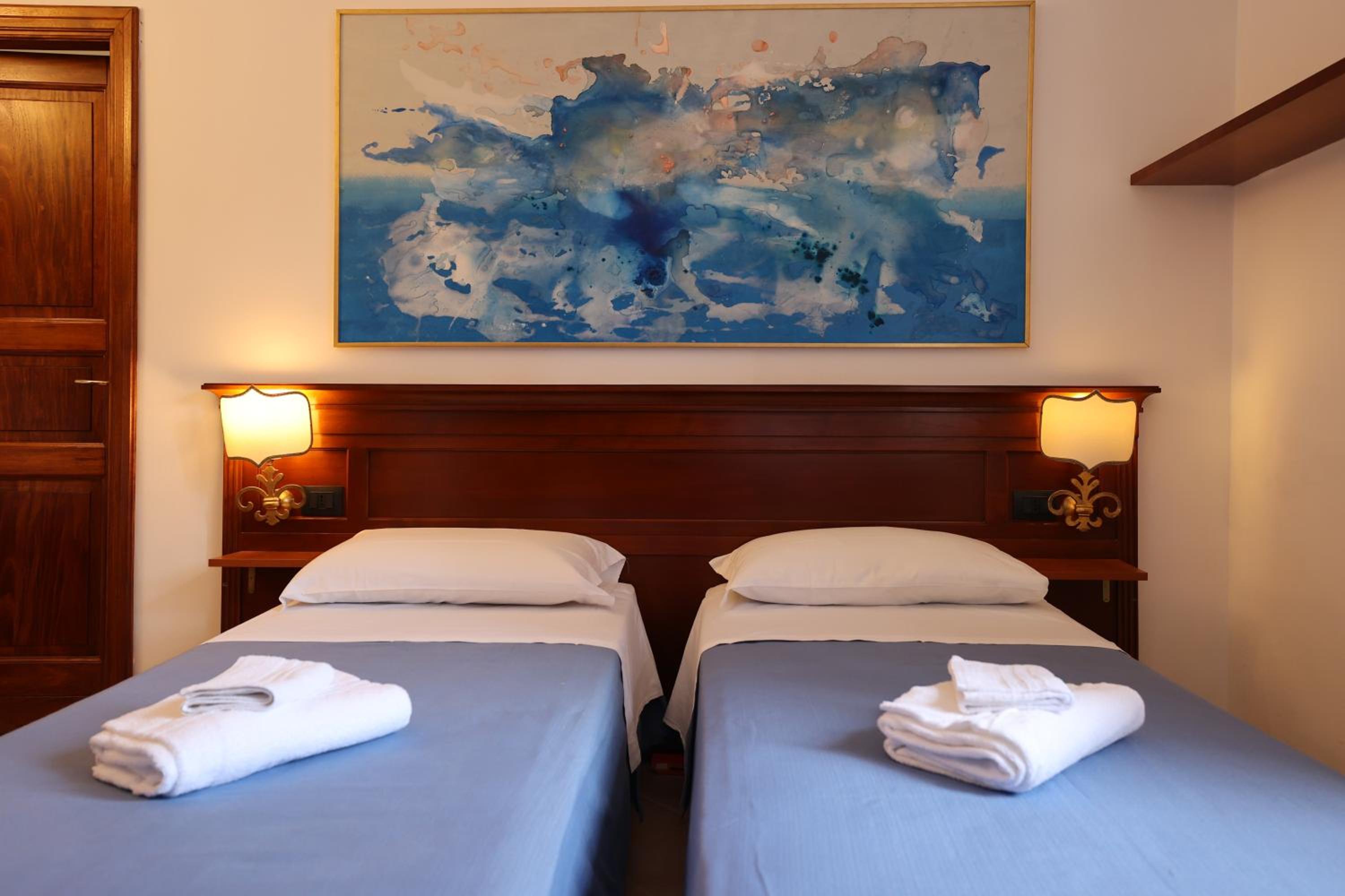 Standard Double or Twin Room photo 2