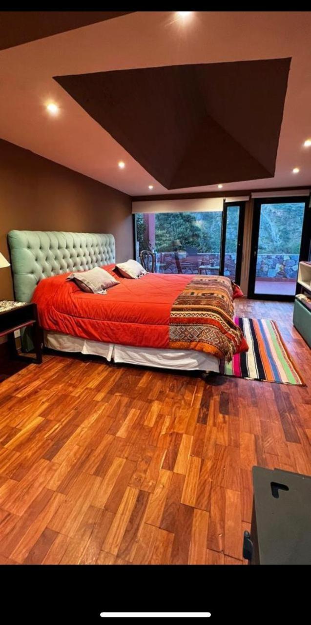 Deluxe King Suite photo 2