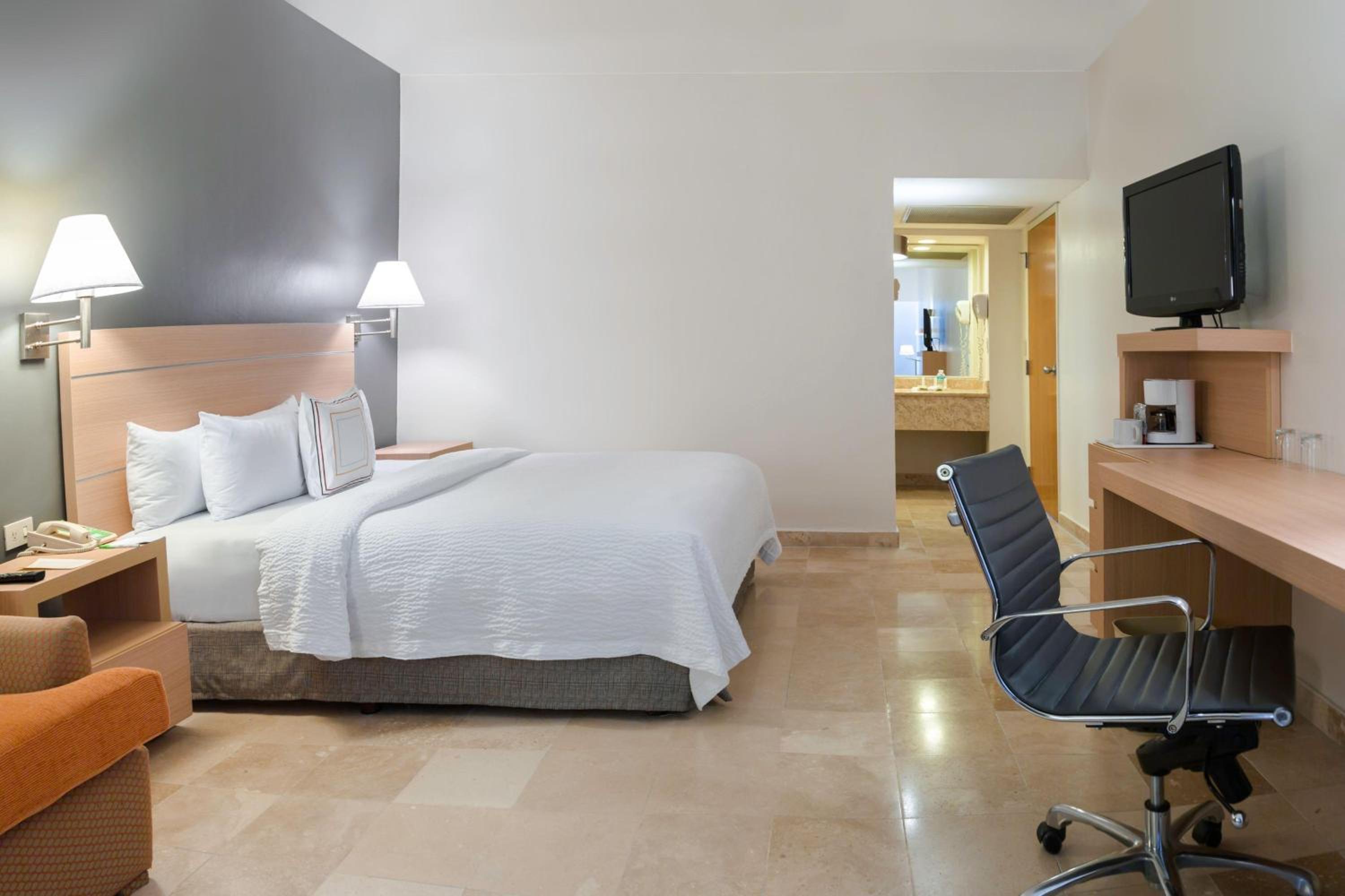 Junior King Suite - Photo 7