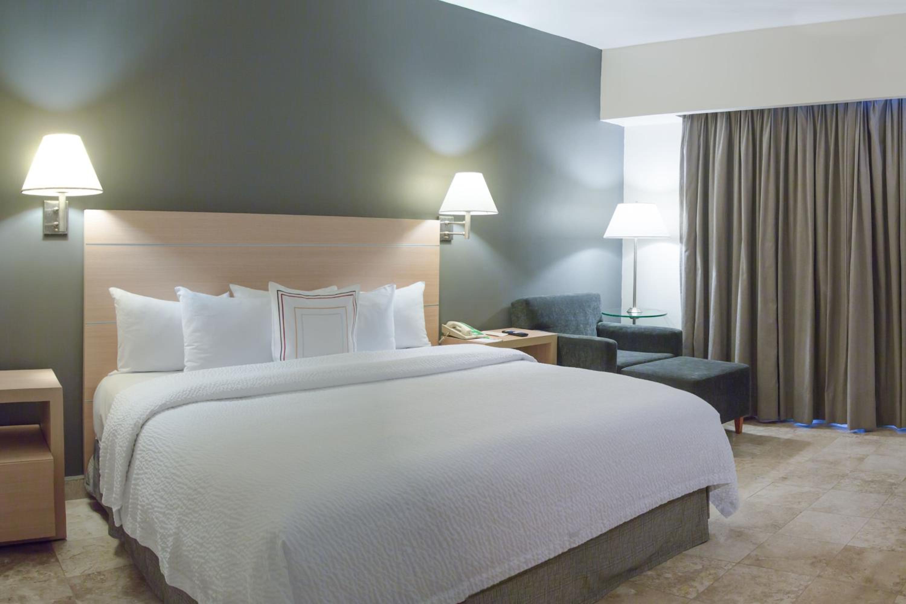 King Guest Room - Photo 2
