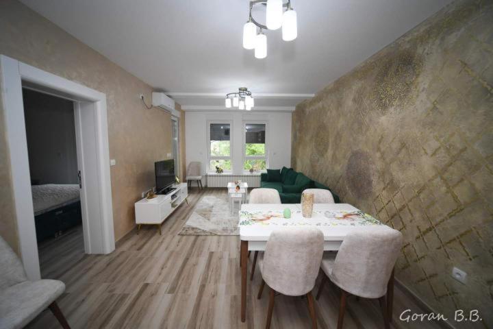 One-Bedroom Apartment photo 2