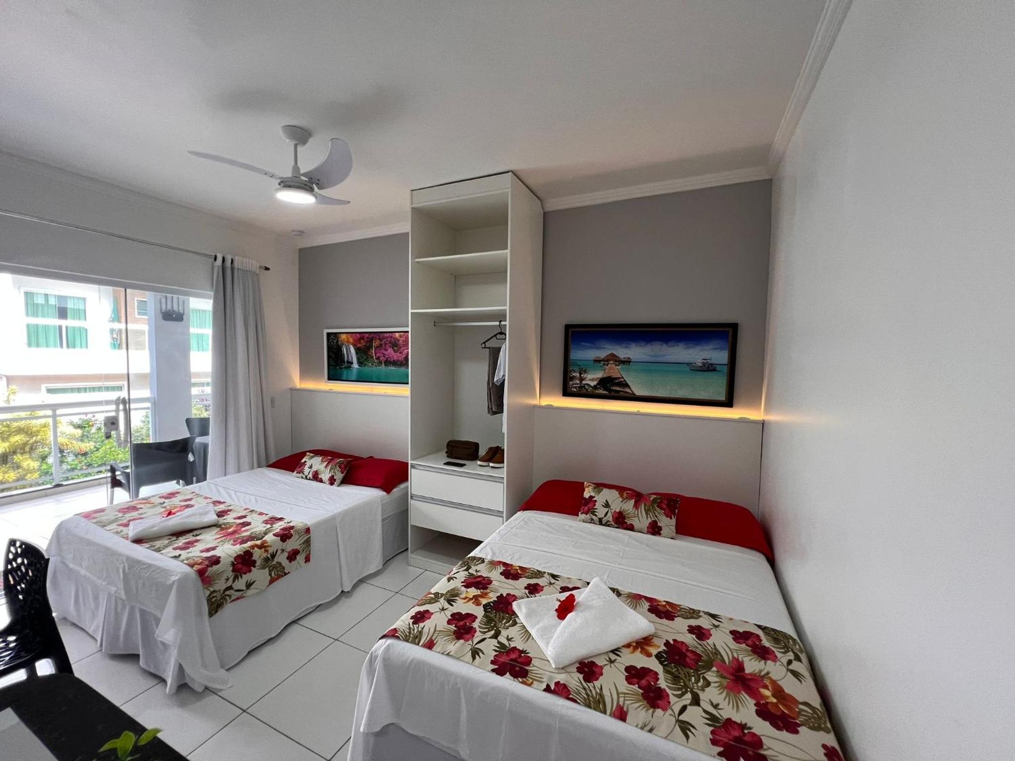 Quadruple Room with Balcony - Photo 9