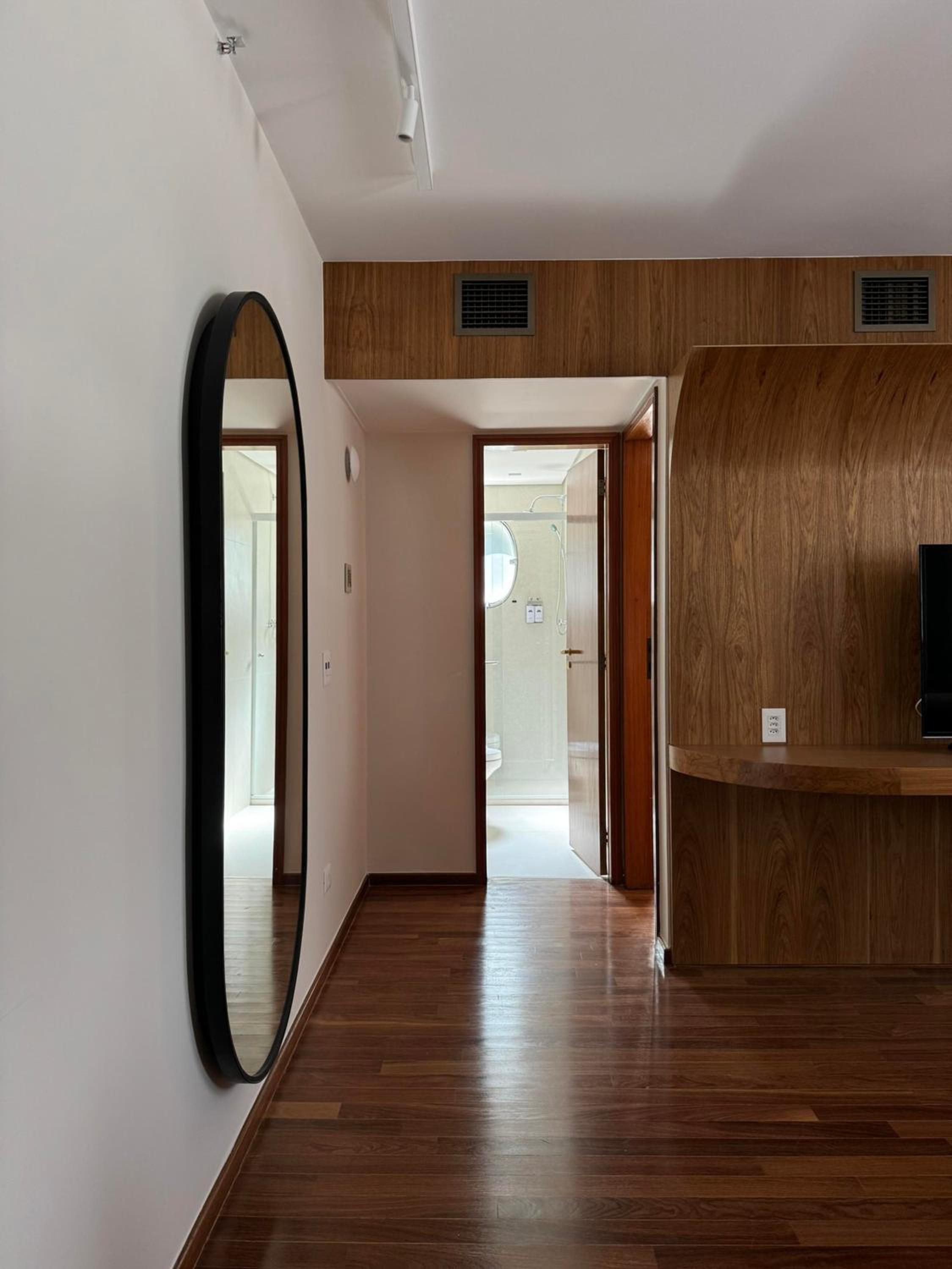 Deluxe Room thumbnail 6