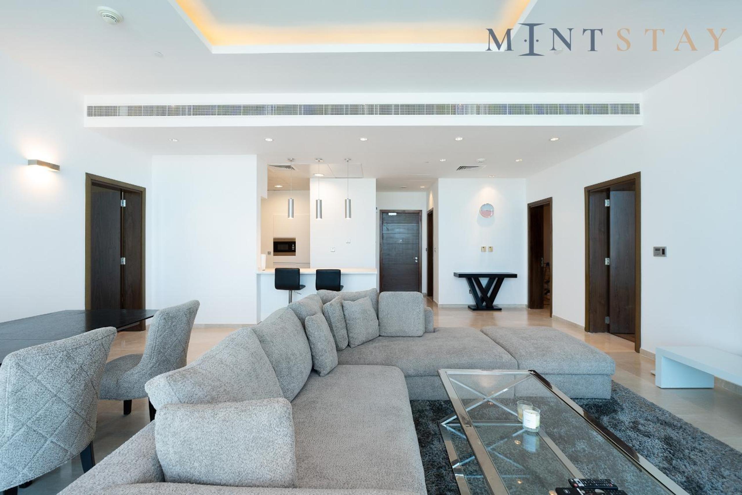 Three-Bedroom Apartment with Balcony photo 3