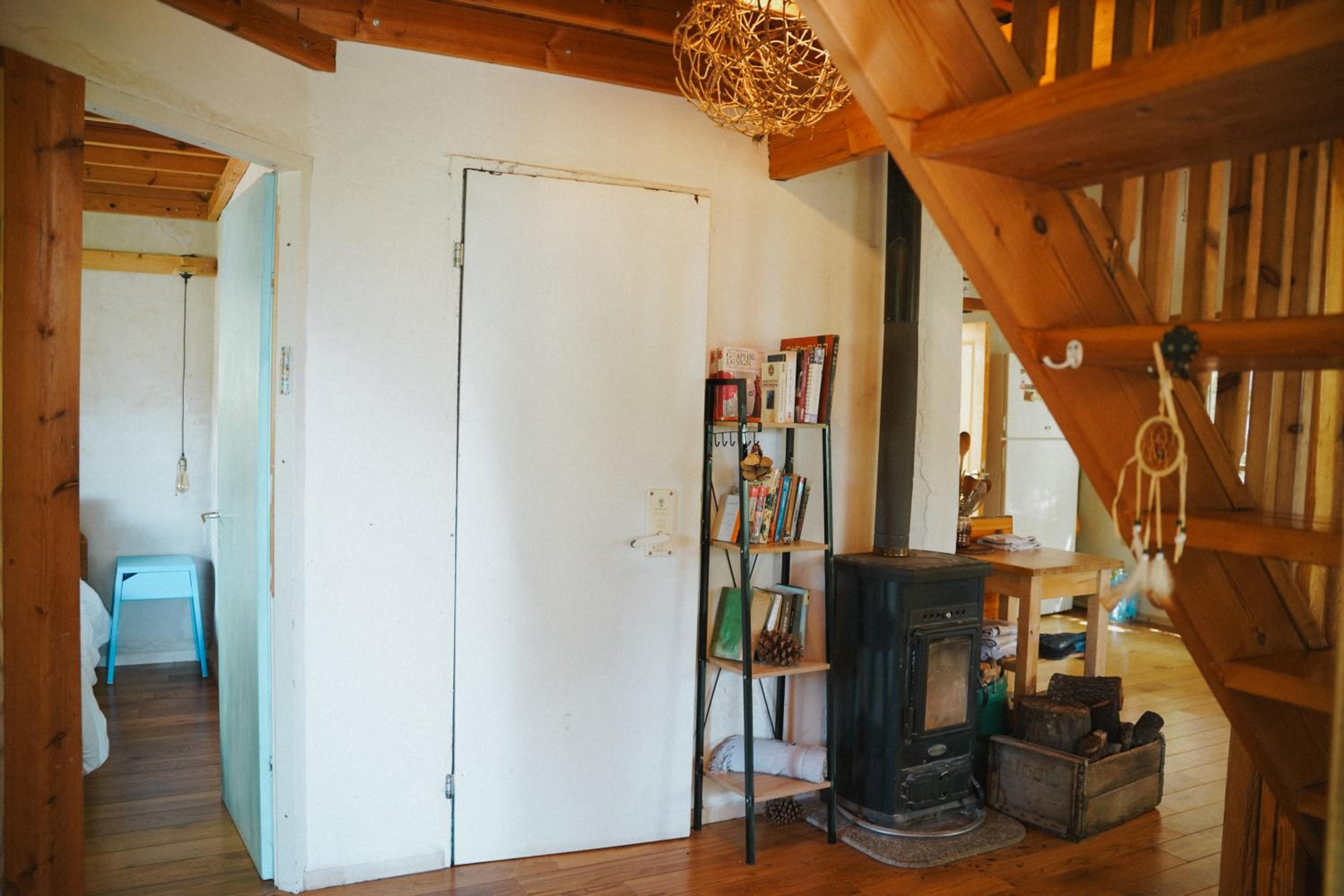 Three-Bedroom House - Photo 4