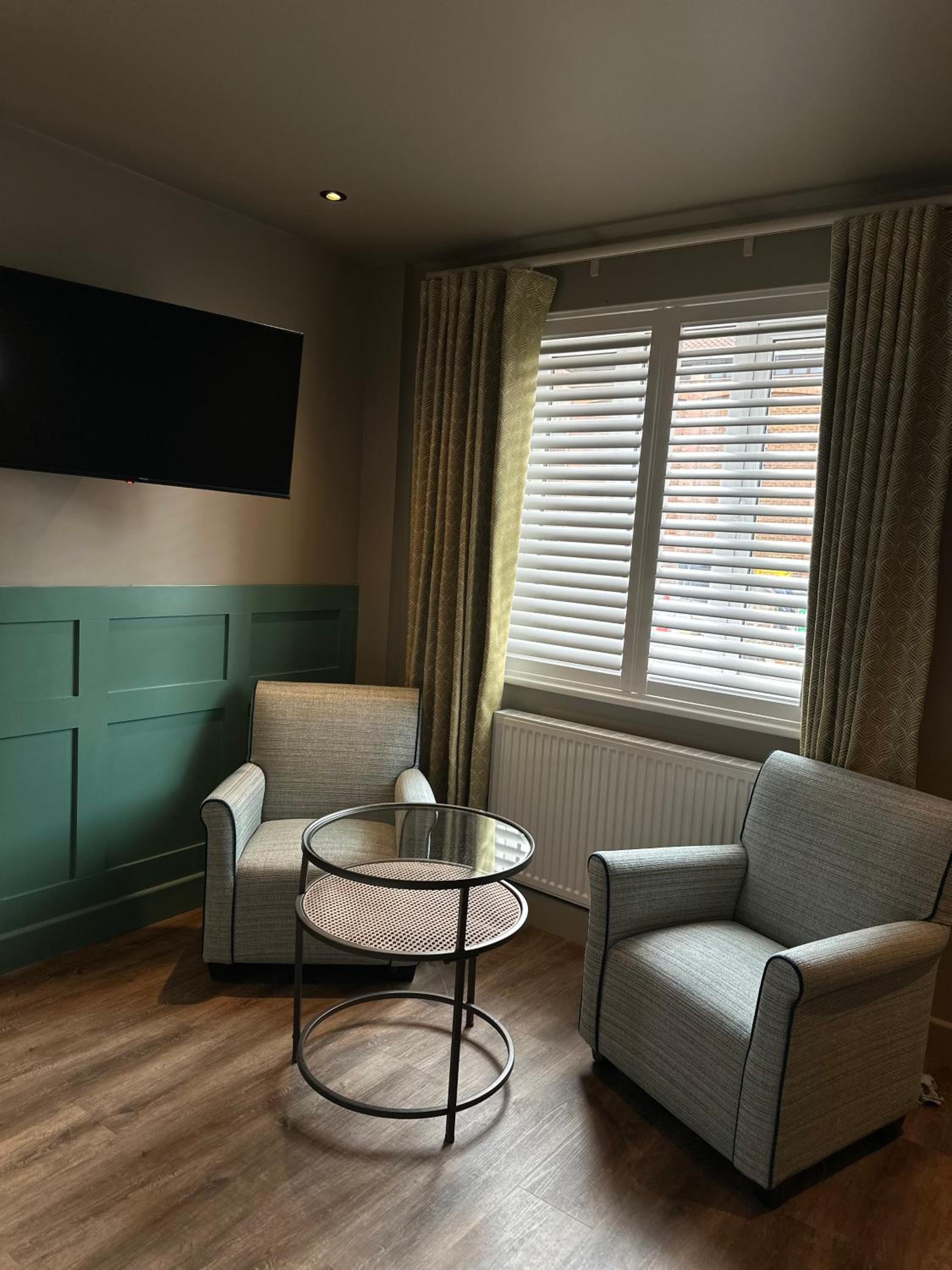Pet Friendly King Room - Photo 3