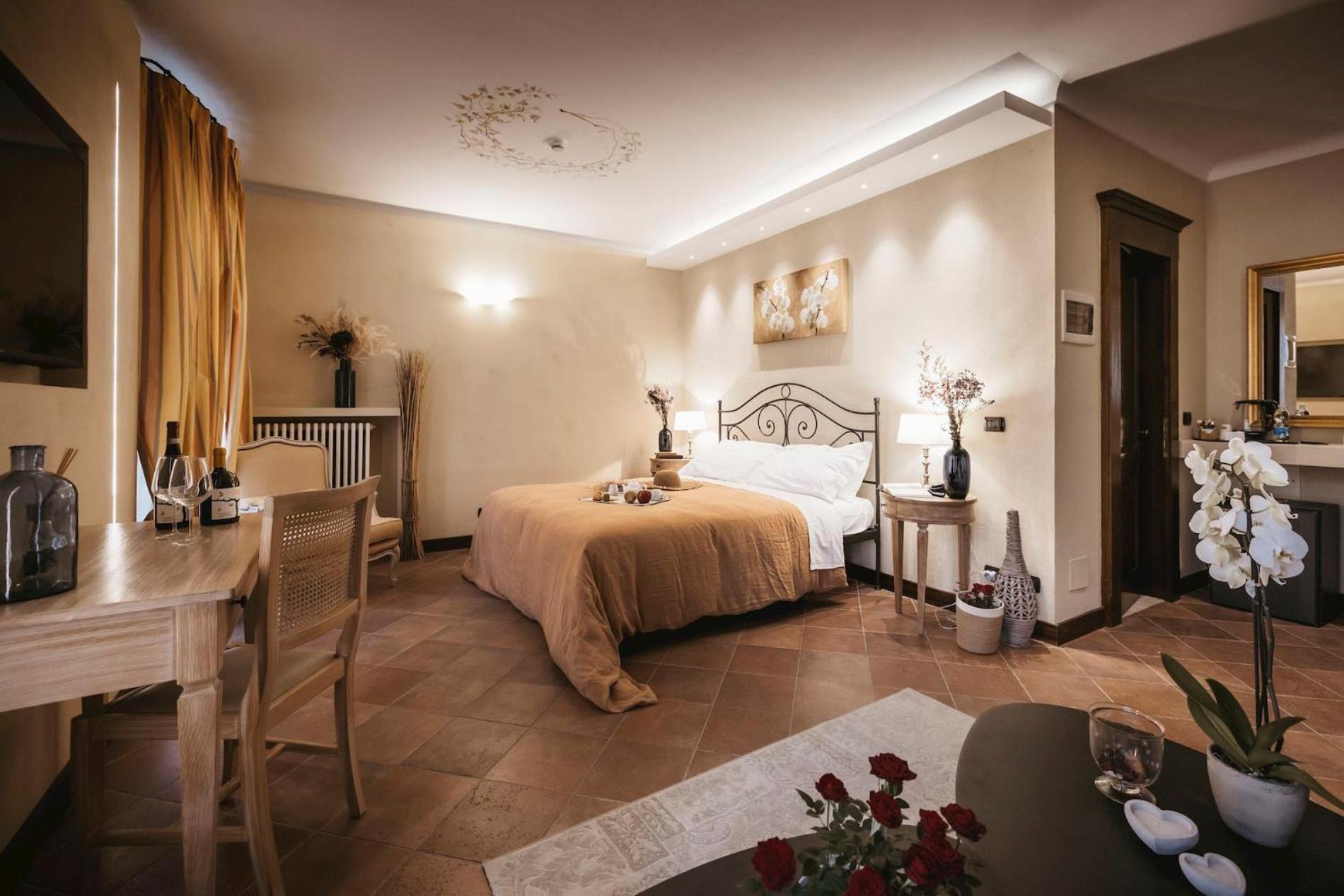Junior Suite with Balcony - Photo 10